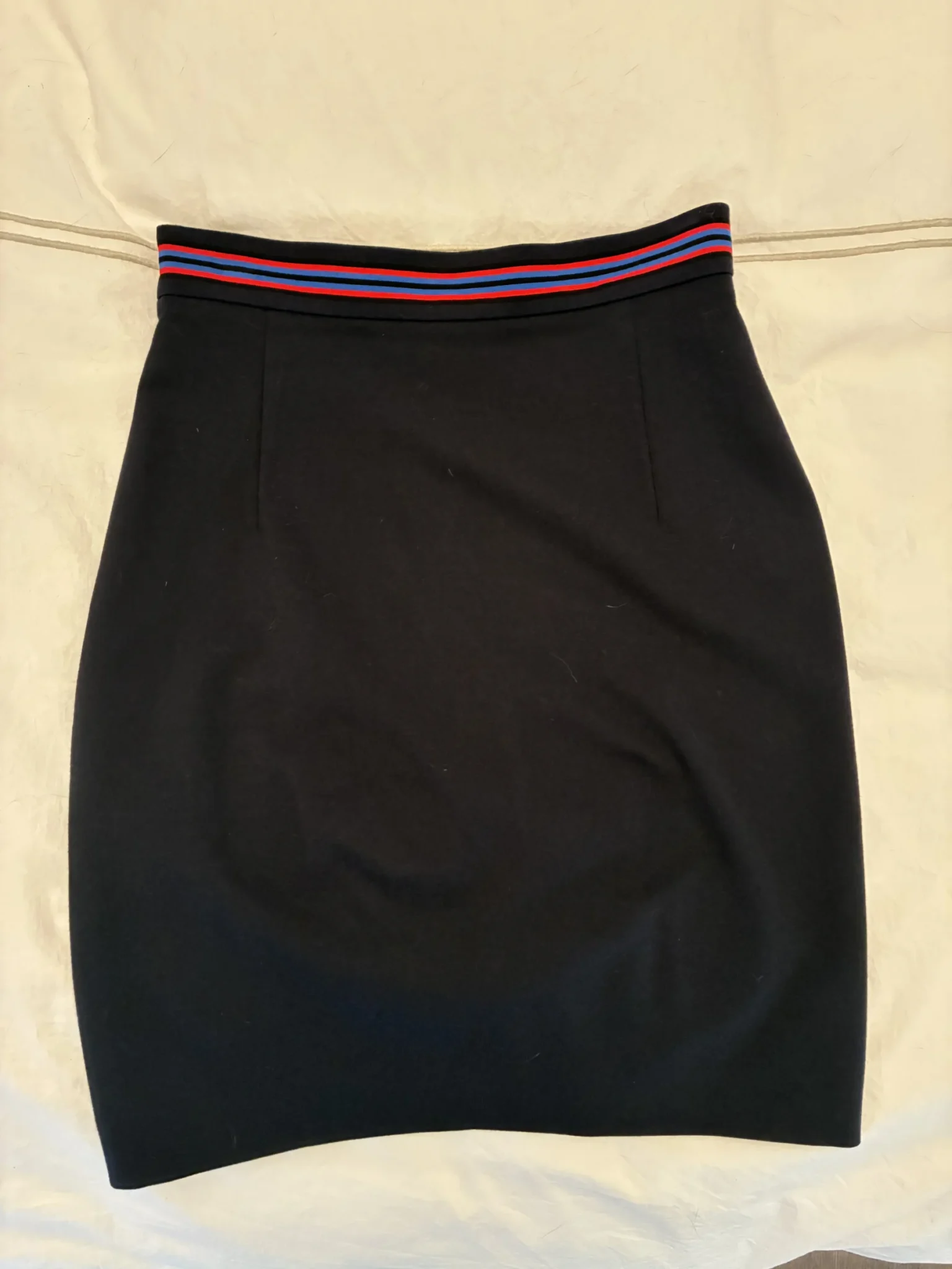 Image for Flattering navy Escada skirt that accentuates the waist