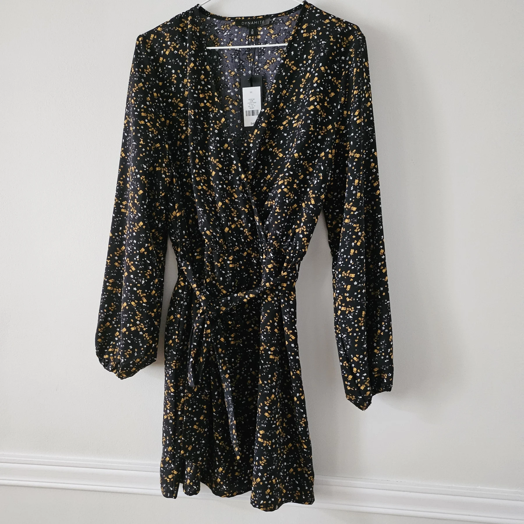 Floral dress with puffed sleeves Dynamite seconde main