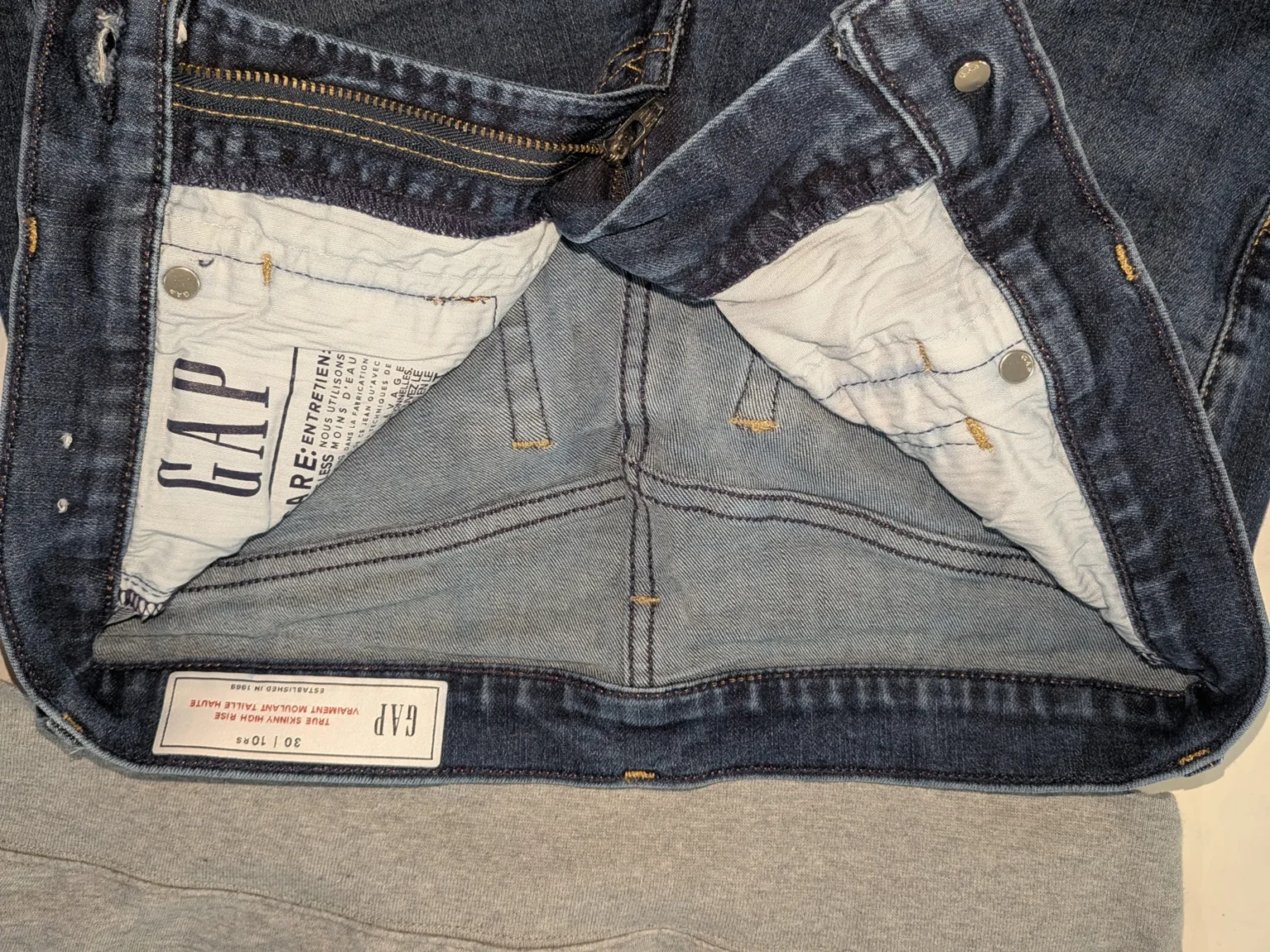 Image for Complete Outfit, Size M – NIKE Grey ‘Just Do It’ Quilted Cotton Top + GAP True Skinny Jeans, Size 30