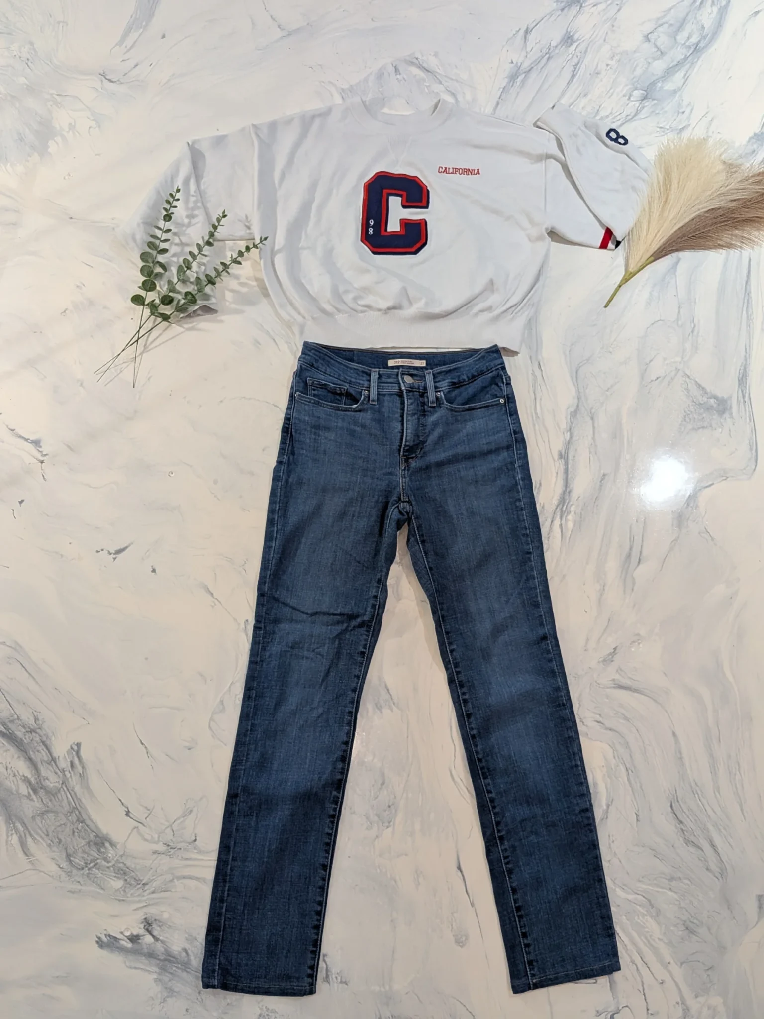 Image for Casual Outfit M / 27 – LEVI’S 312 Shaping Slim jeans + California jumper