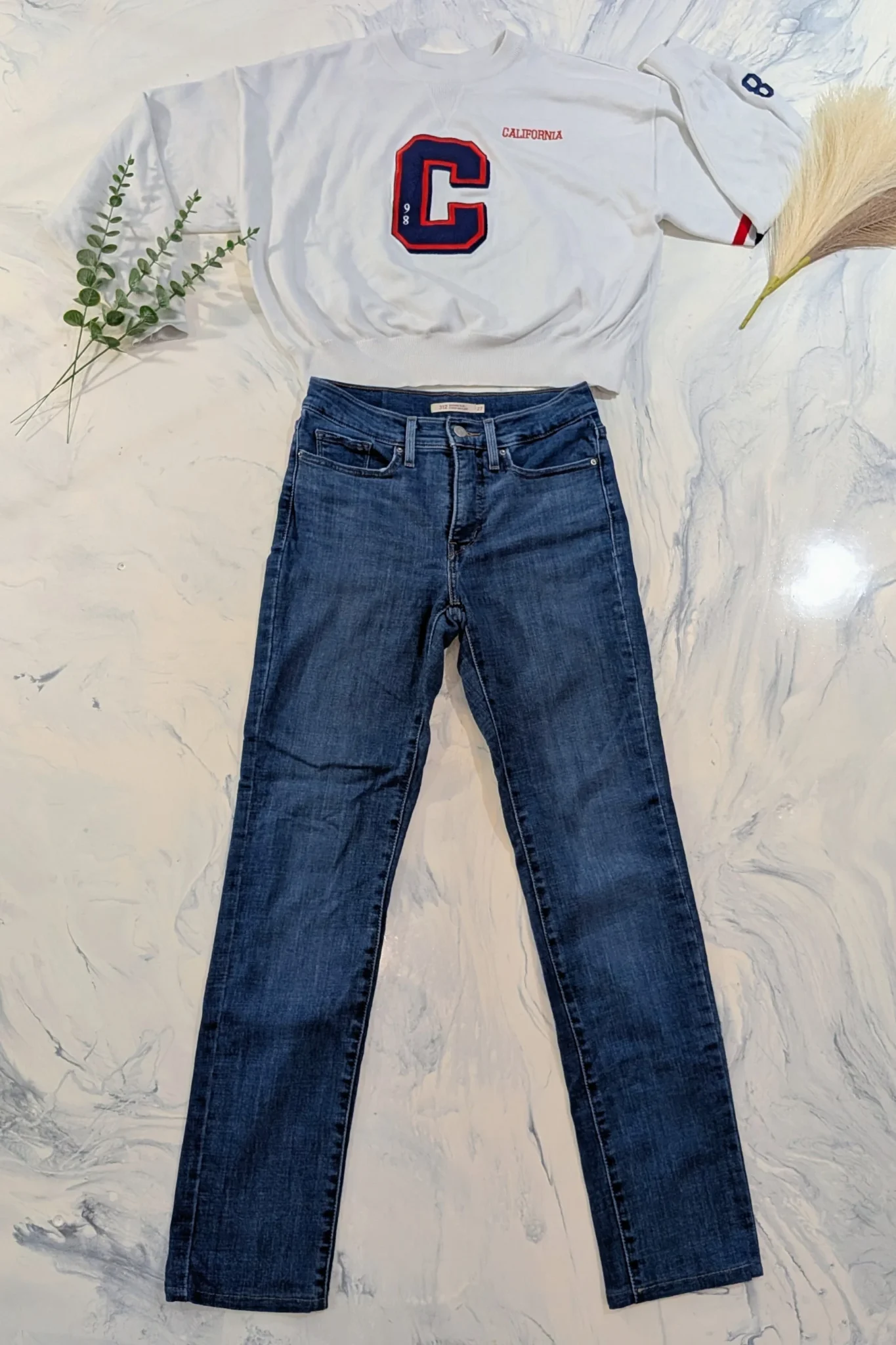 Image for Casual Outfit M / 27 – LEVI’S 312 Shaping Slim jeans + California jumper
