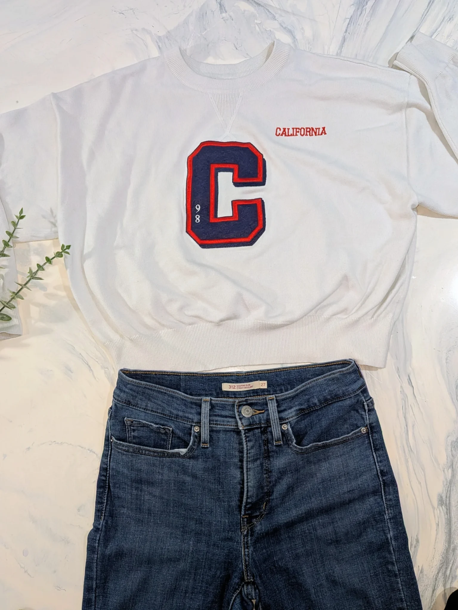 Image for Casual Outfit M / 27 – LEVI’S 312 Shaping Slim jeans + California jumper