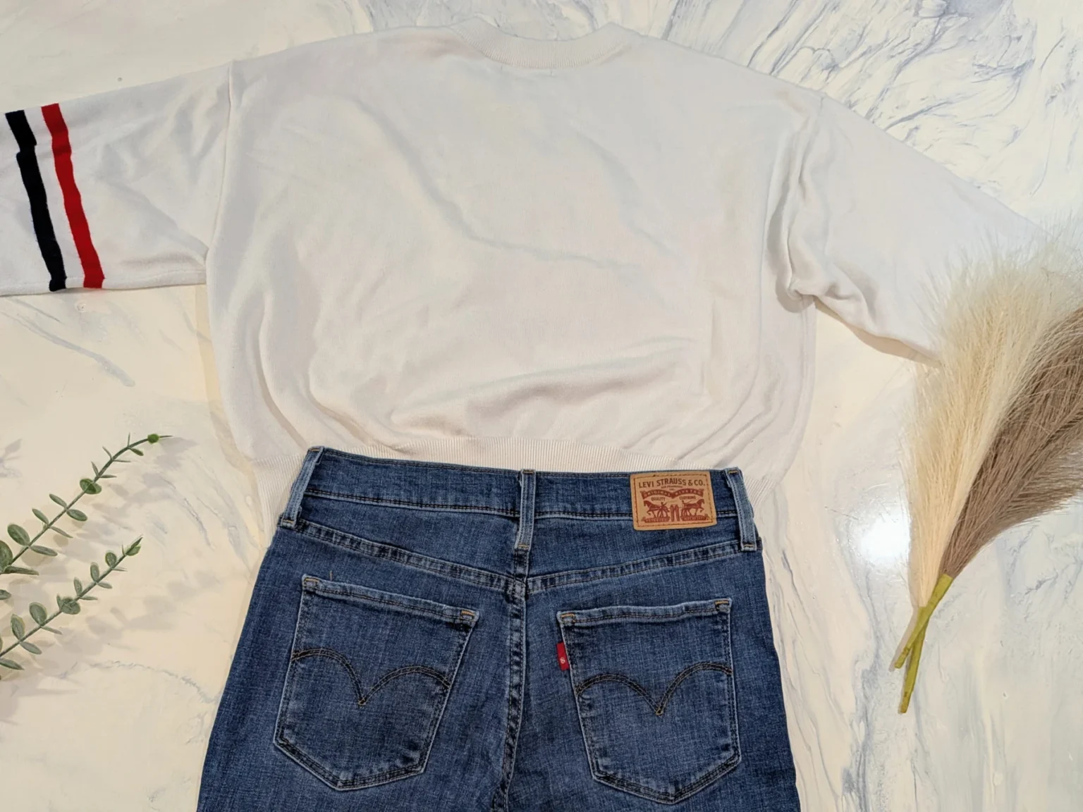 Image for Casual Outfit M / 27 – LEVI’S 312 Shaping Slim jeans + California jumper