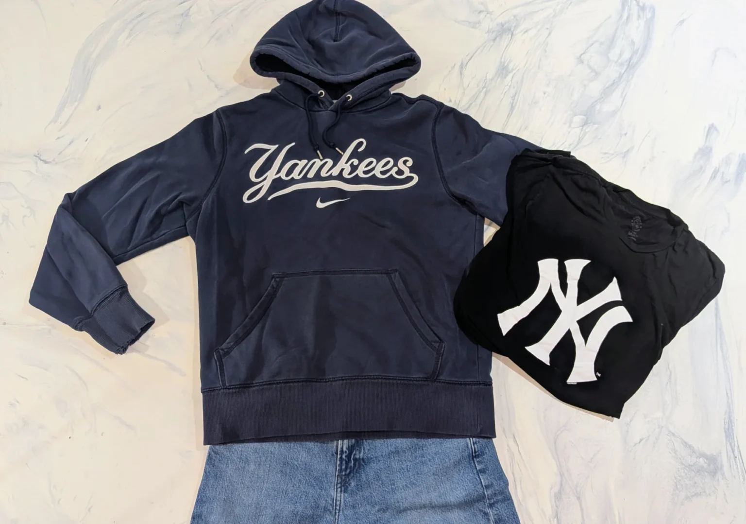 Image for Men’s Sports Outfit / Size 30 – NIKE Yankees hoodie + NY T-shirt + UNIQLO x JW ANDERSON jeans