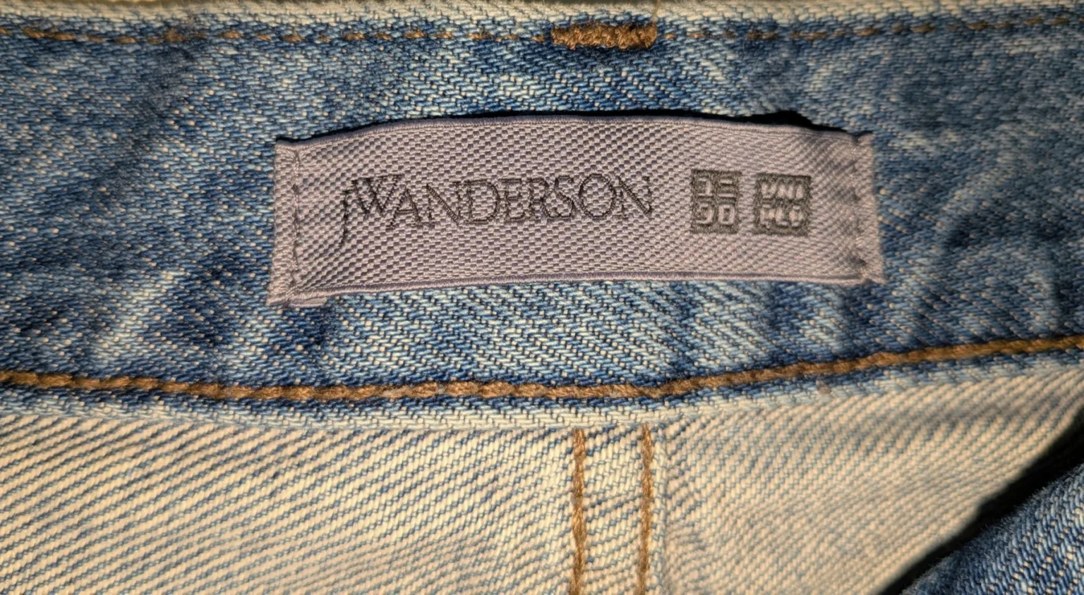 Image for Men’s Sports Outfit / Size 30 – NIKE Yankees hoodie + NY T-shirt + UNIQLO x JW ANDERSON jeans