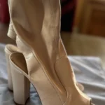 Thumbnail for Champagne-coloured satin heeled shoes