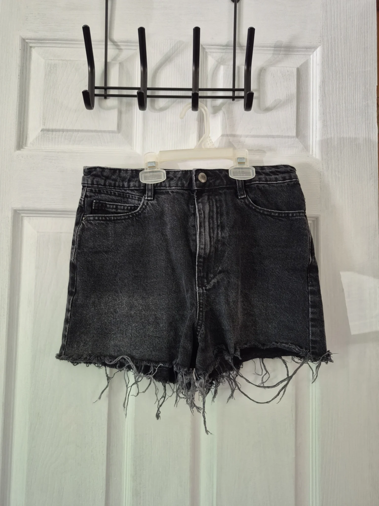 Featured image for Zara high-waisted shorts, size 6 / 28
