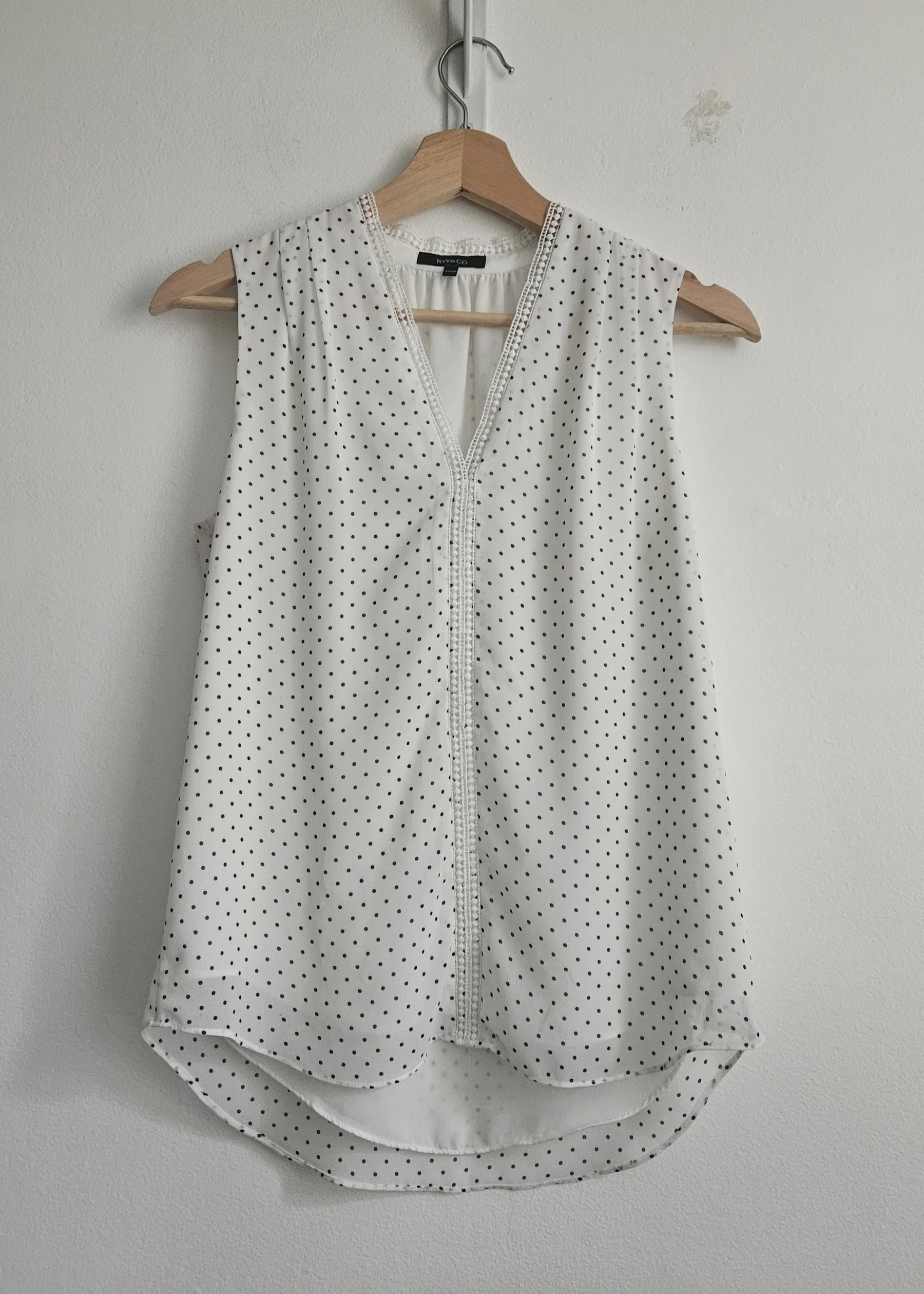 🌷Sleeveless polka-dot blouse Rw and Co seconde main