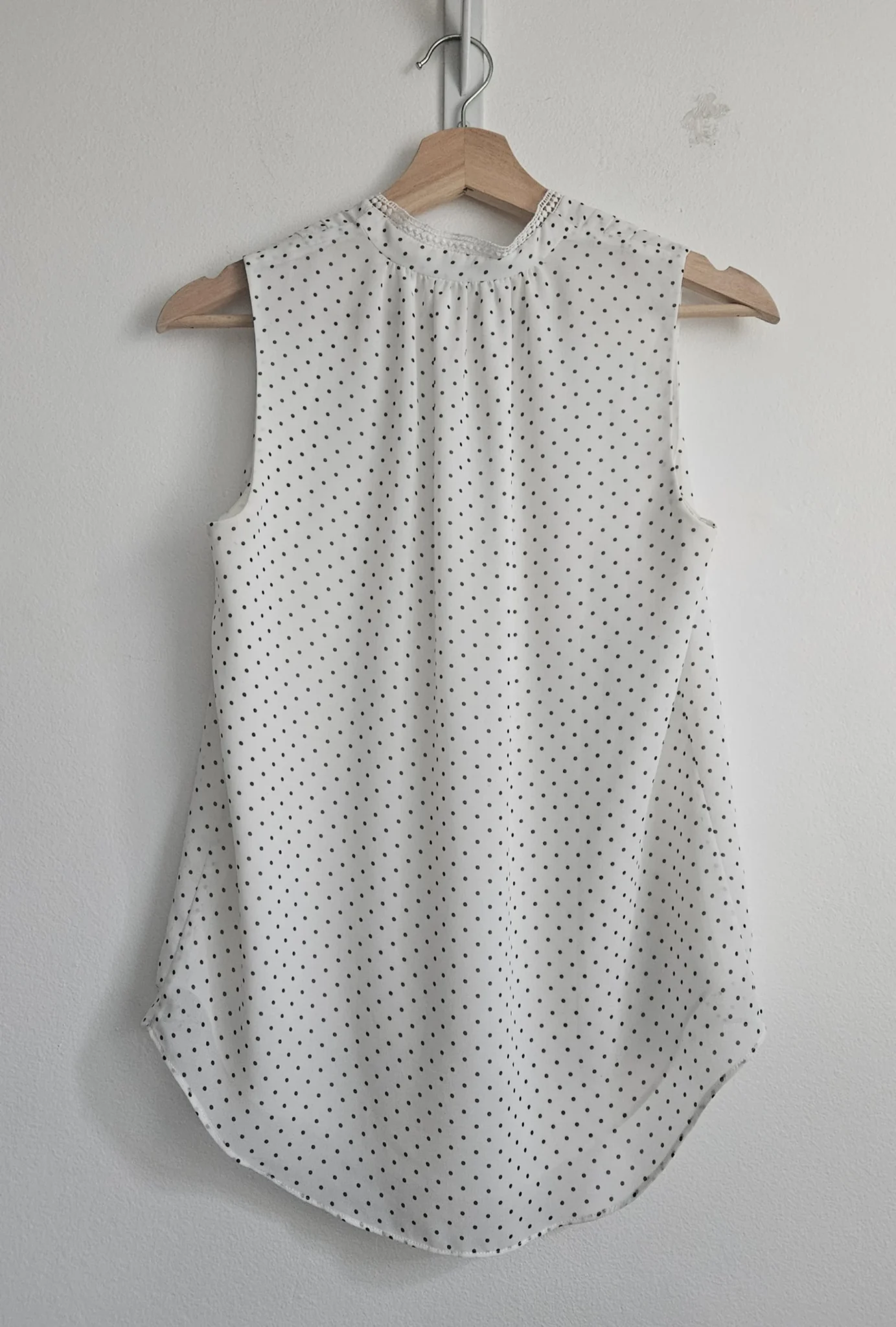 Image for 🌷Sleeveless polka-dot blouse