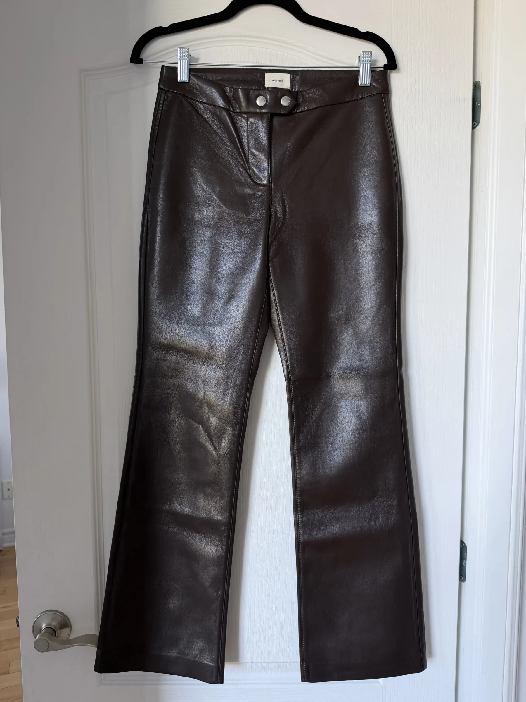 Wilfred trousers, dark brown, US size 4, faux leather Aritzia seconde main
