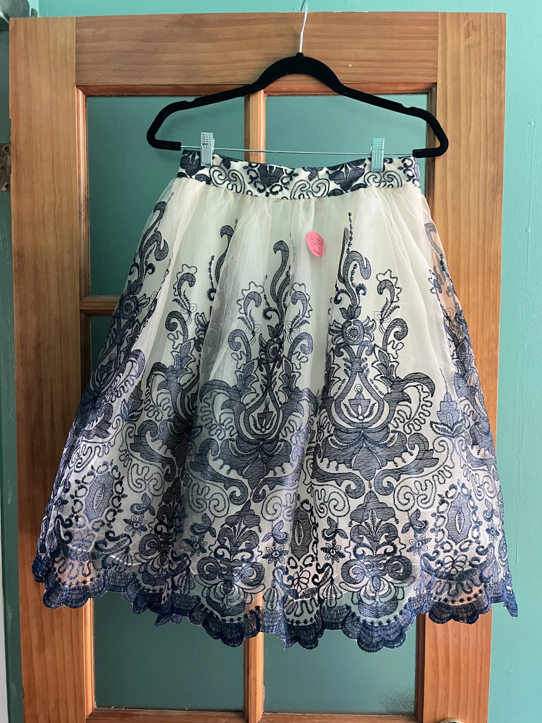 Stunning Pouf Skirt with Embroidered Details *Other seconde main