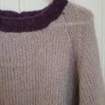 Thumbnail for Chandail fait main en tricot - lilas mauve - style mohair