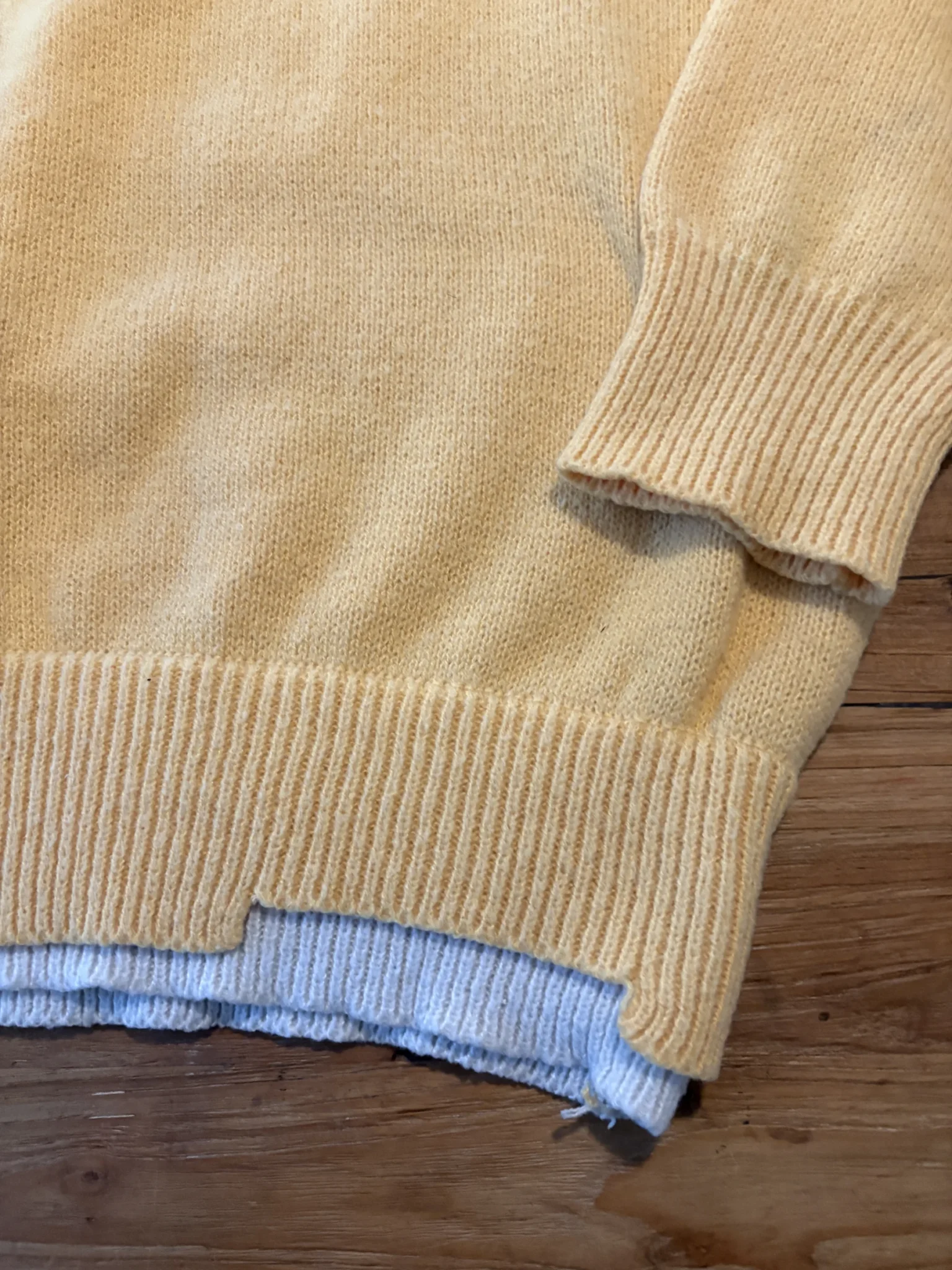 Image for UNFLUID Studio – oversized jumper in butter yellow and white