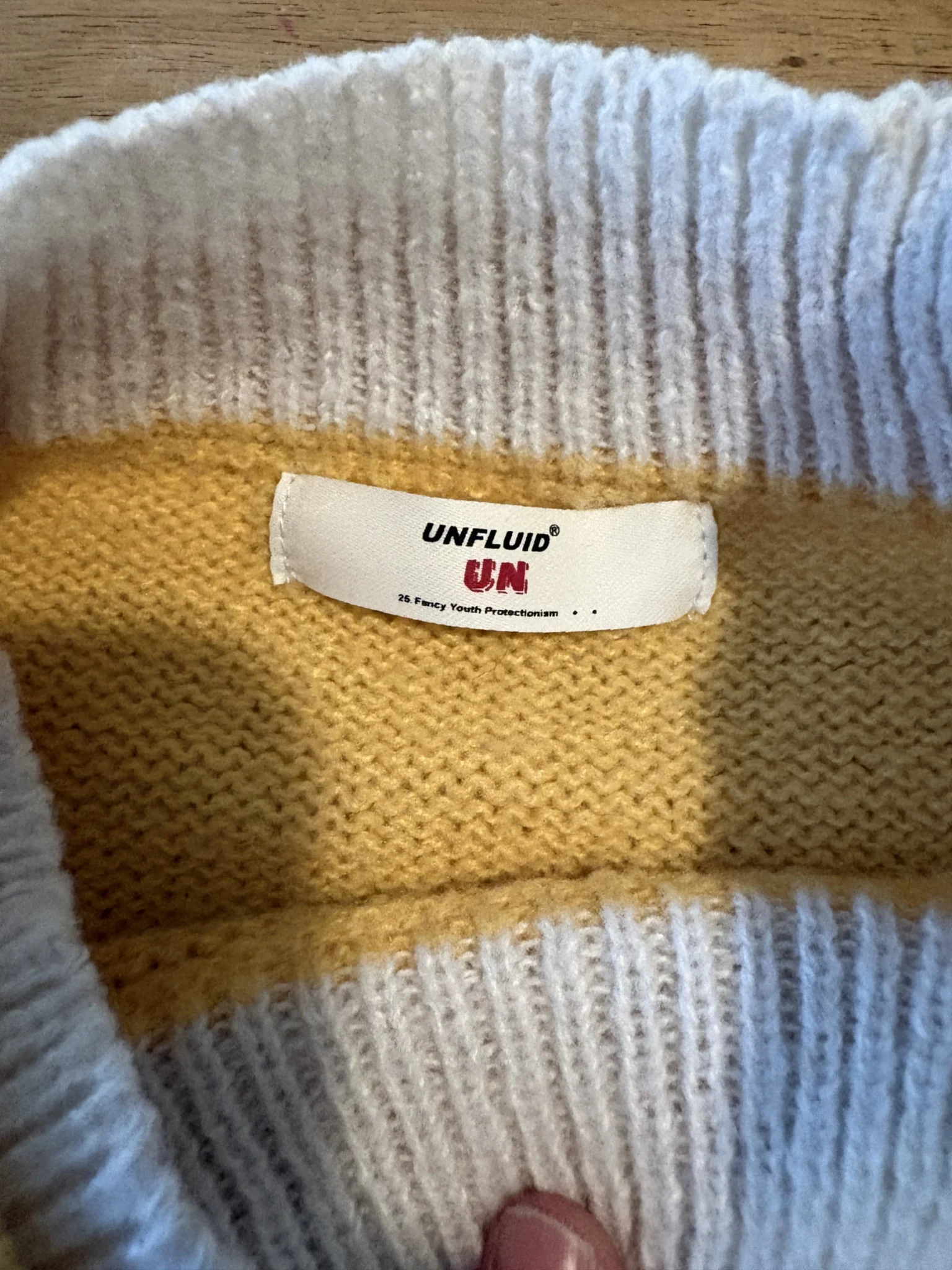 Image for UNFLUID Studio – oversized jumper in butter yellow and white