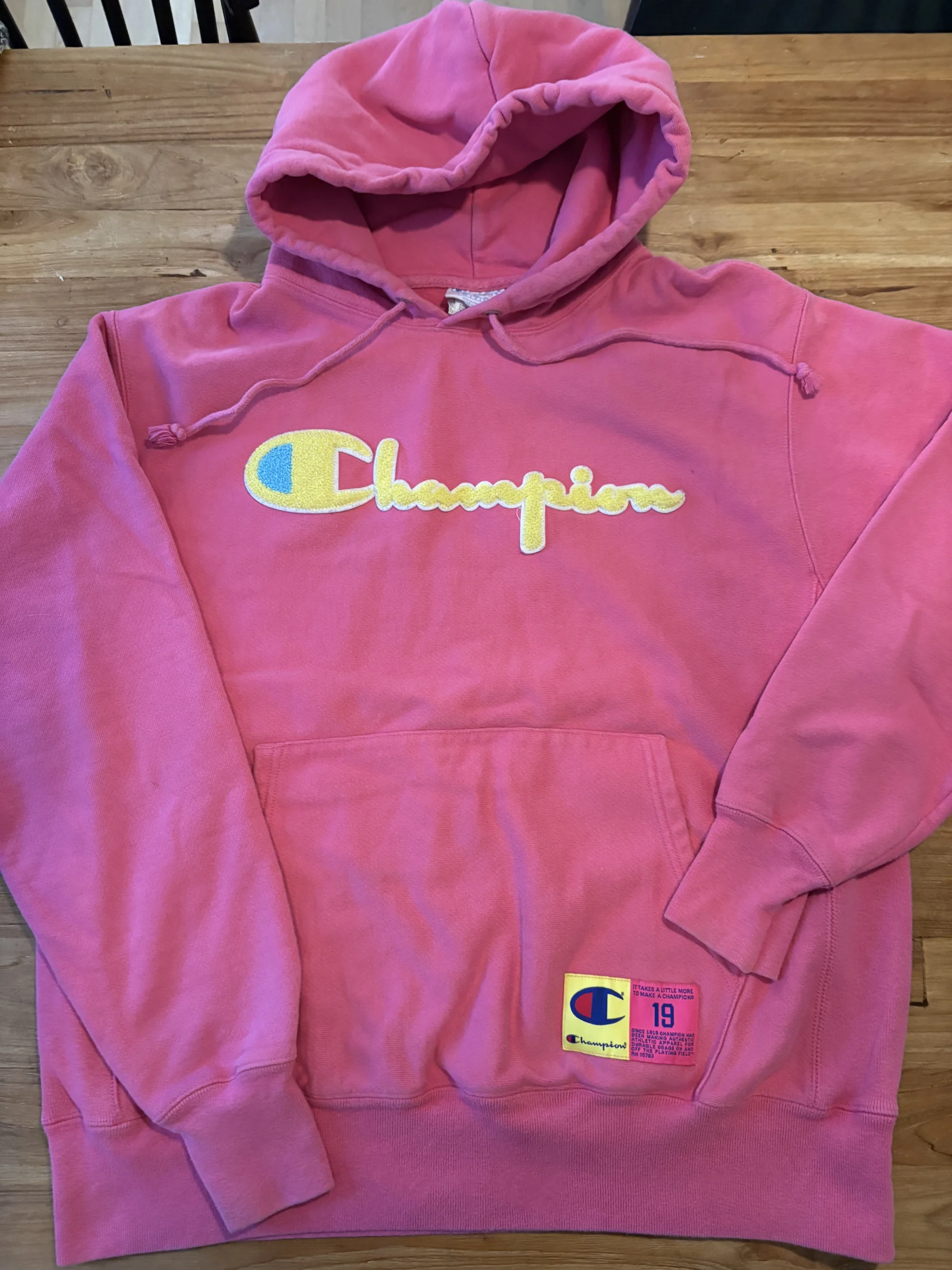 Champion Reverse Weave – pink hoodie with chenille logo – L Champion seconde main