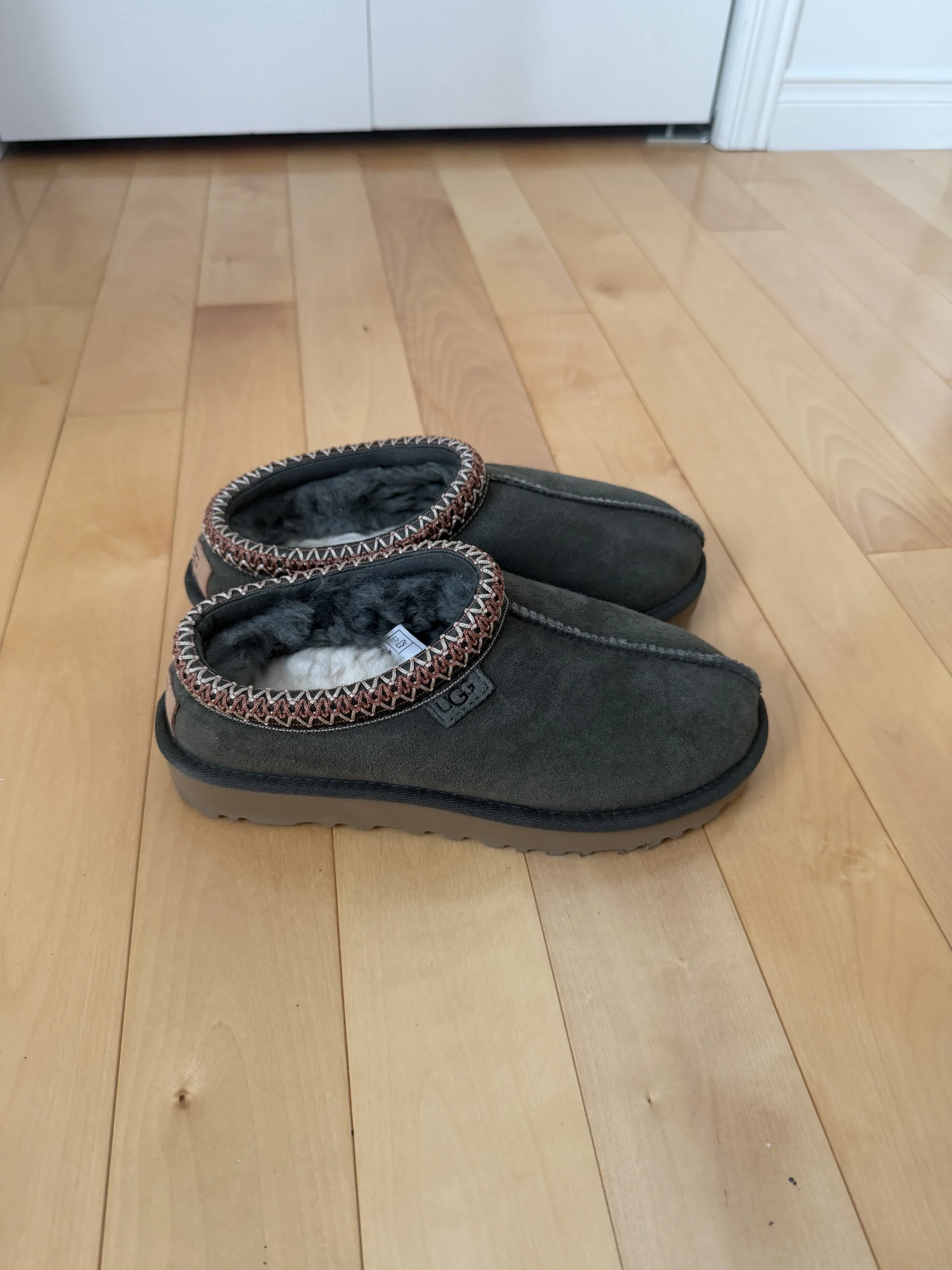 UGG TASMAN, size 6, khaki UGG seconde main
