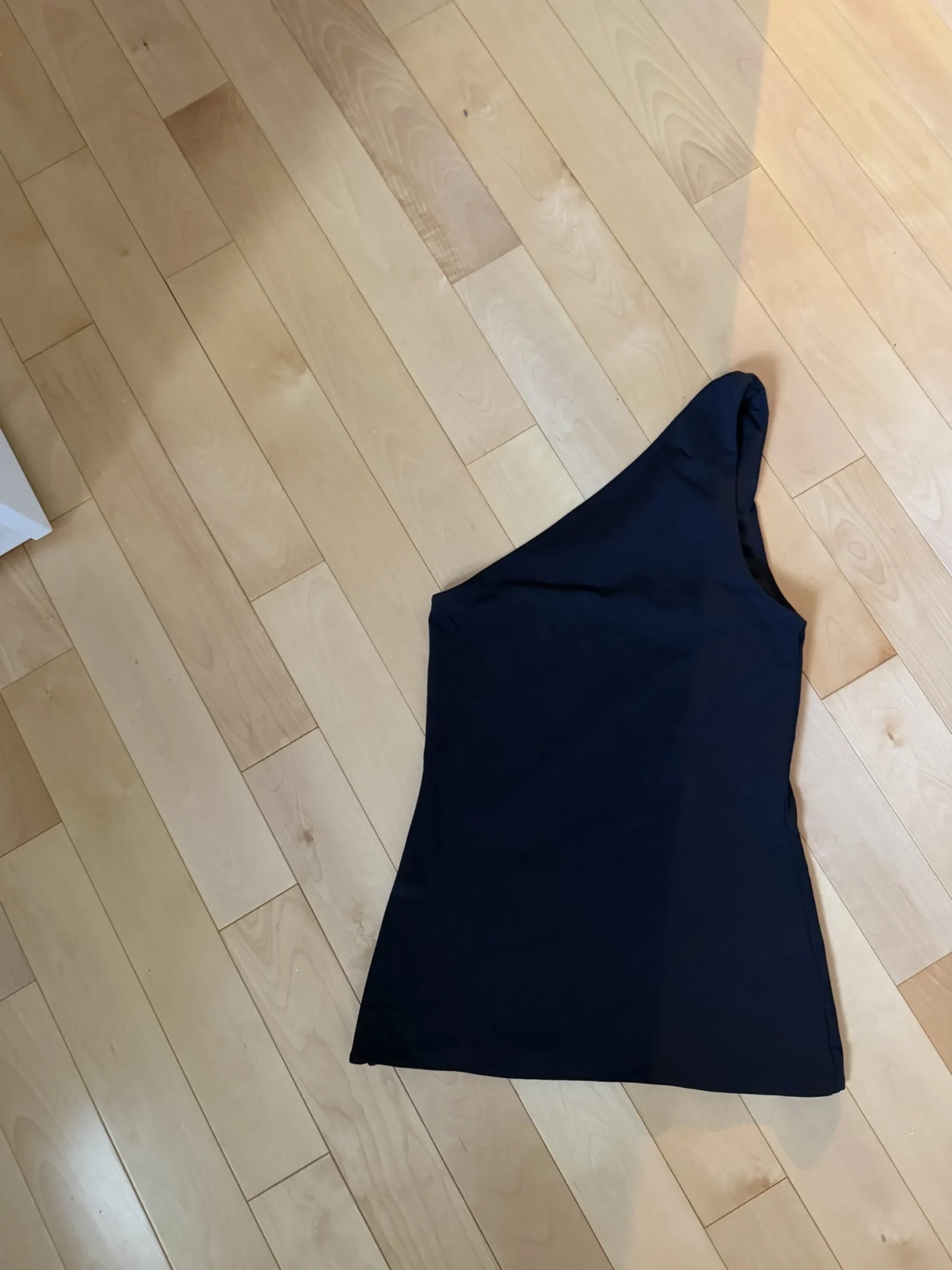 Image for Aritzia Contour Medium Top