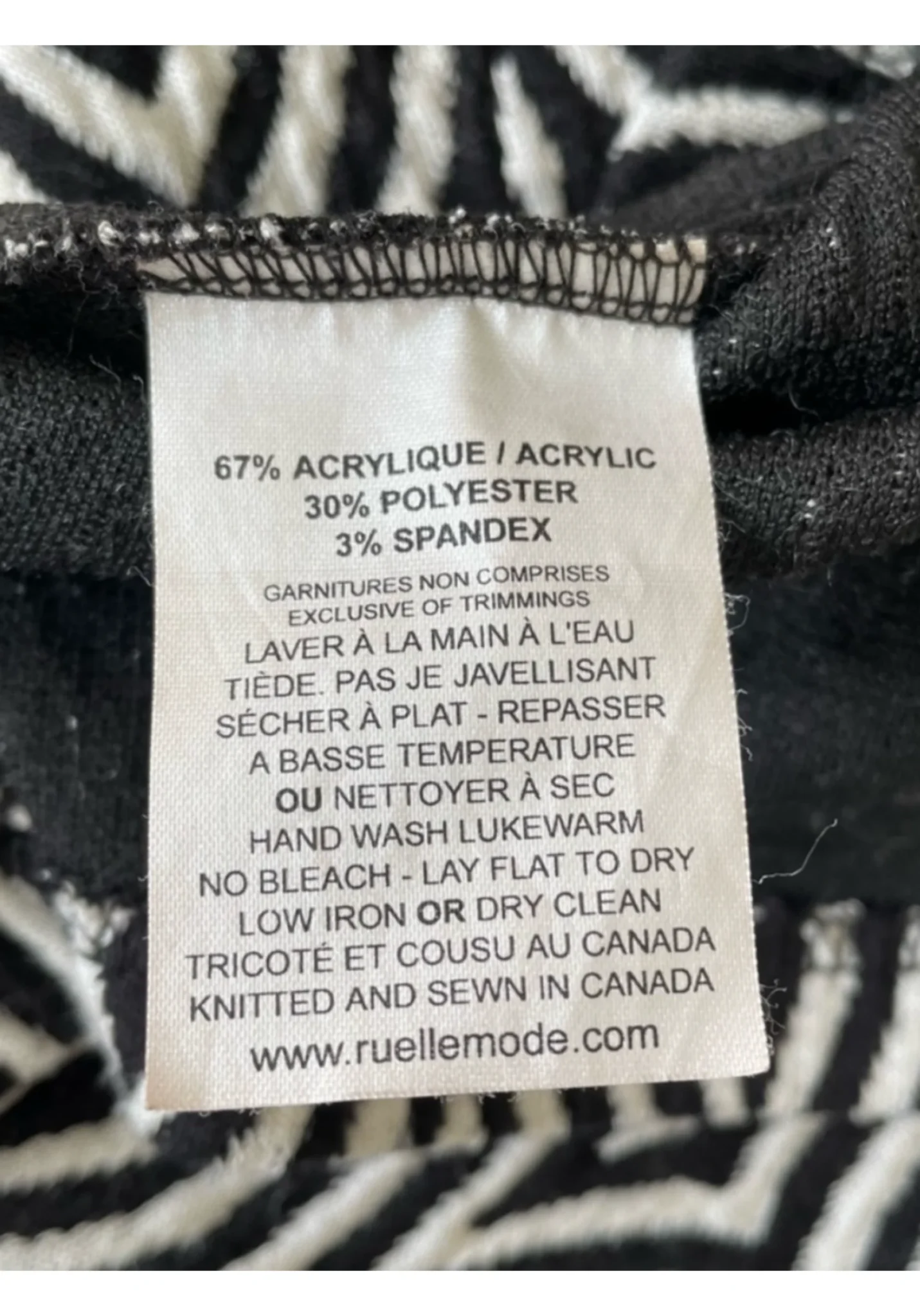 Image for Ruelle sleeveless tunic – Size Medium – Geometric pattern – Made in Canada – In excellent condition