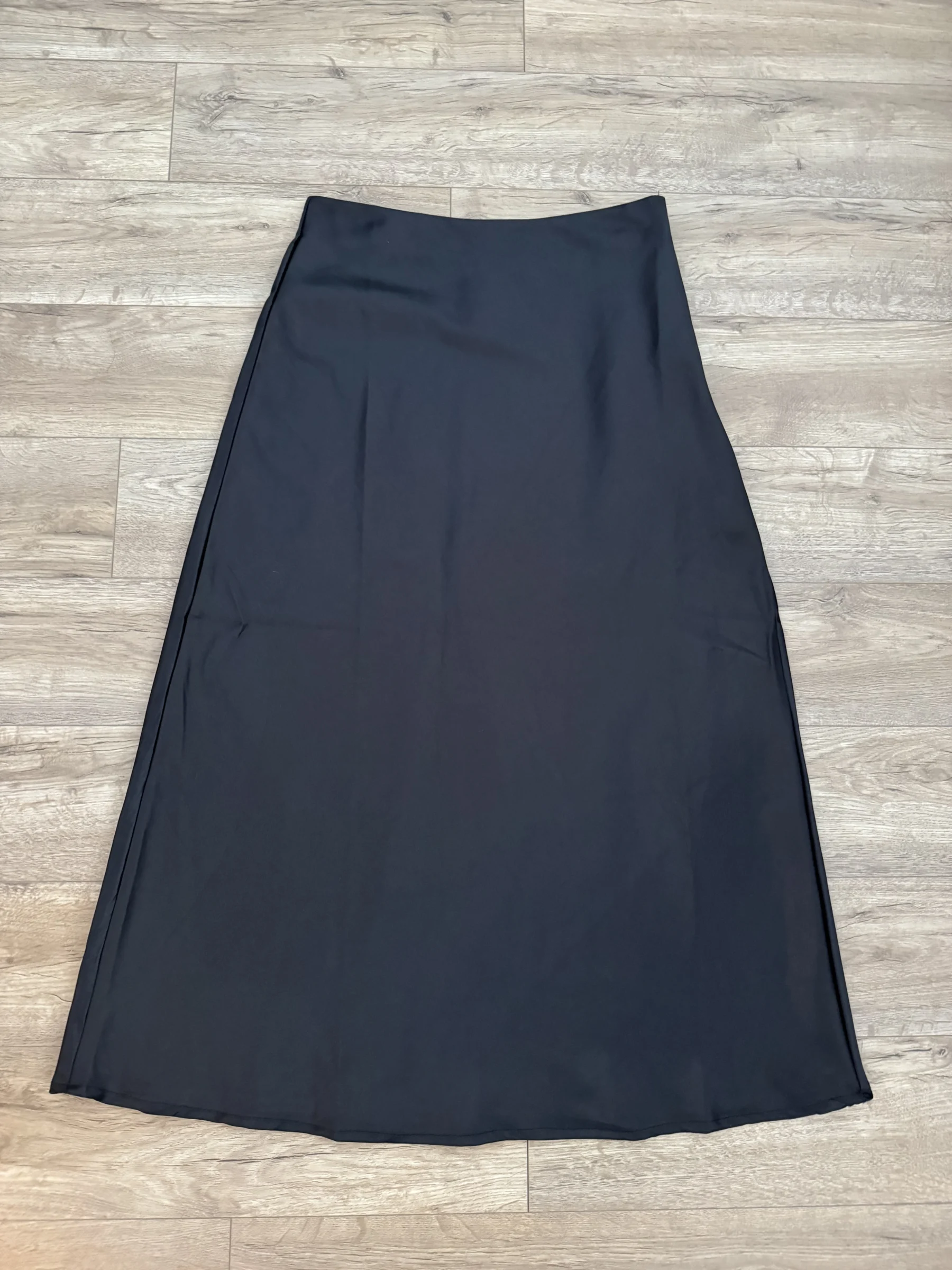 M – Black satin-style skirt *Other seconde main