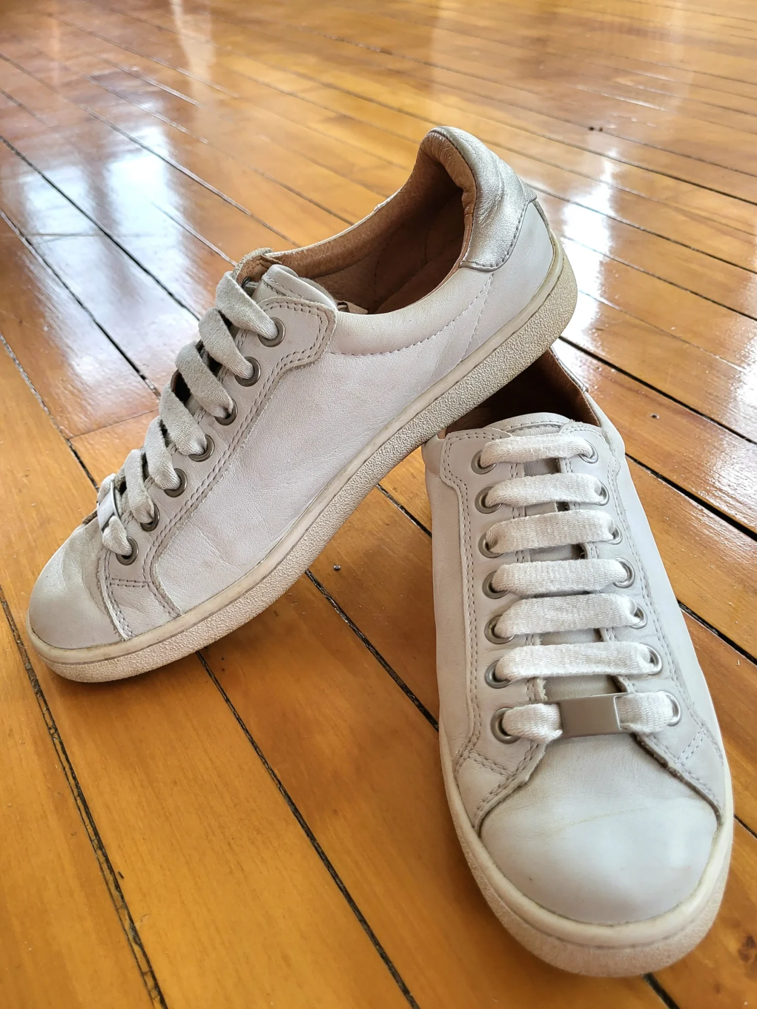 Image for UGG Milo White Leather Sneakers Low Top Women Size 7 Trainers 1019107