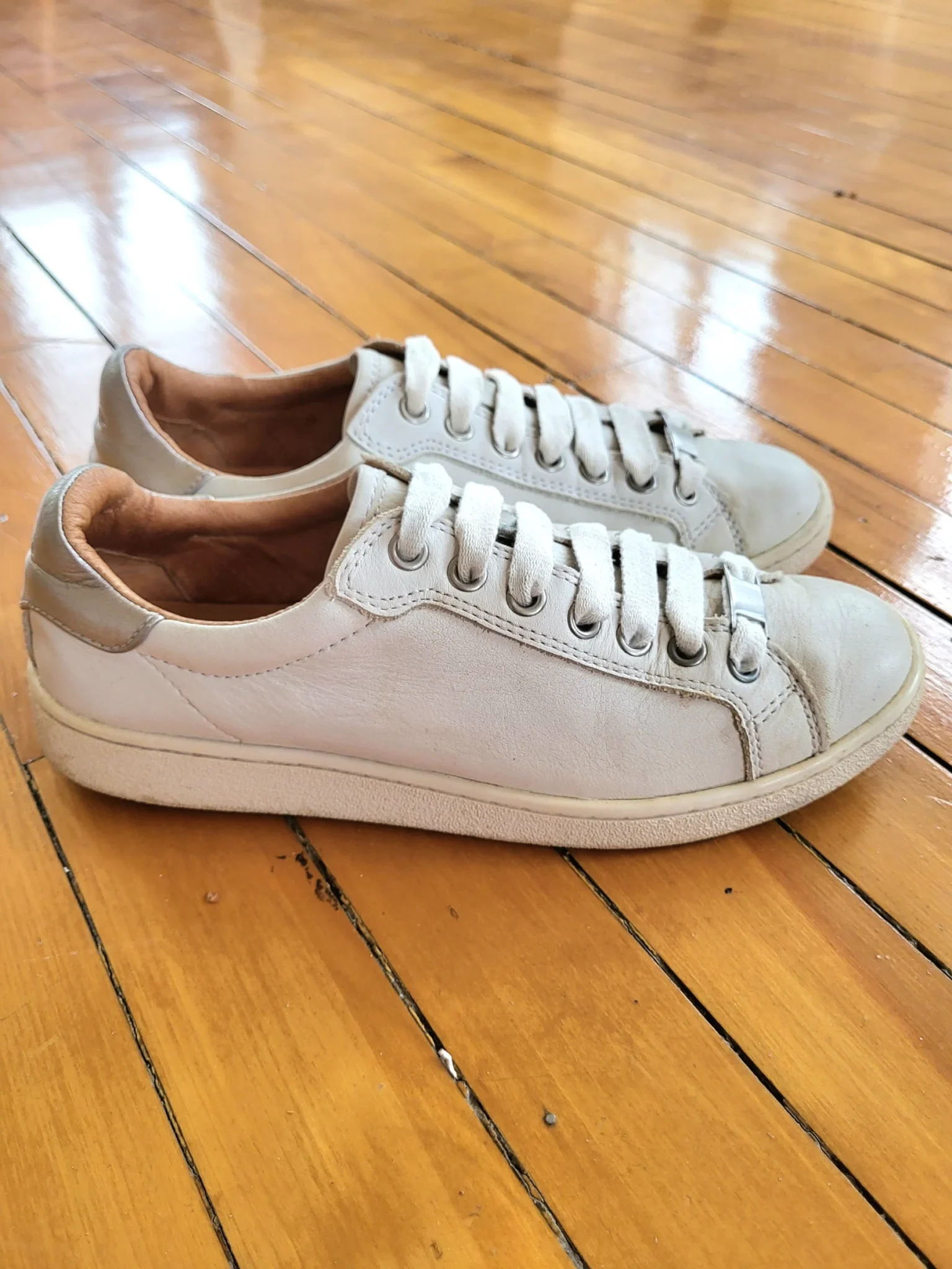 Image for UGG Milo White Leather Sneakers Low Top Women Size 7 Trainers 1019107