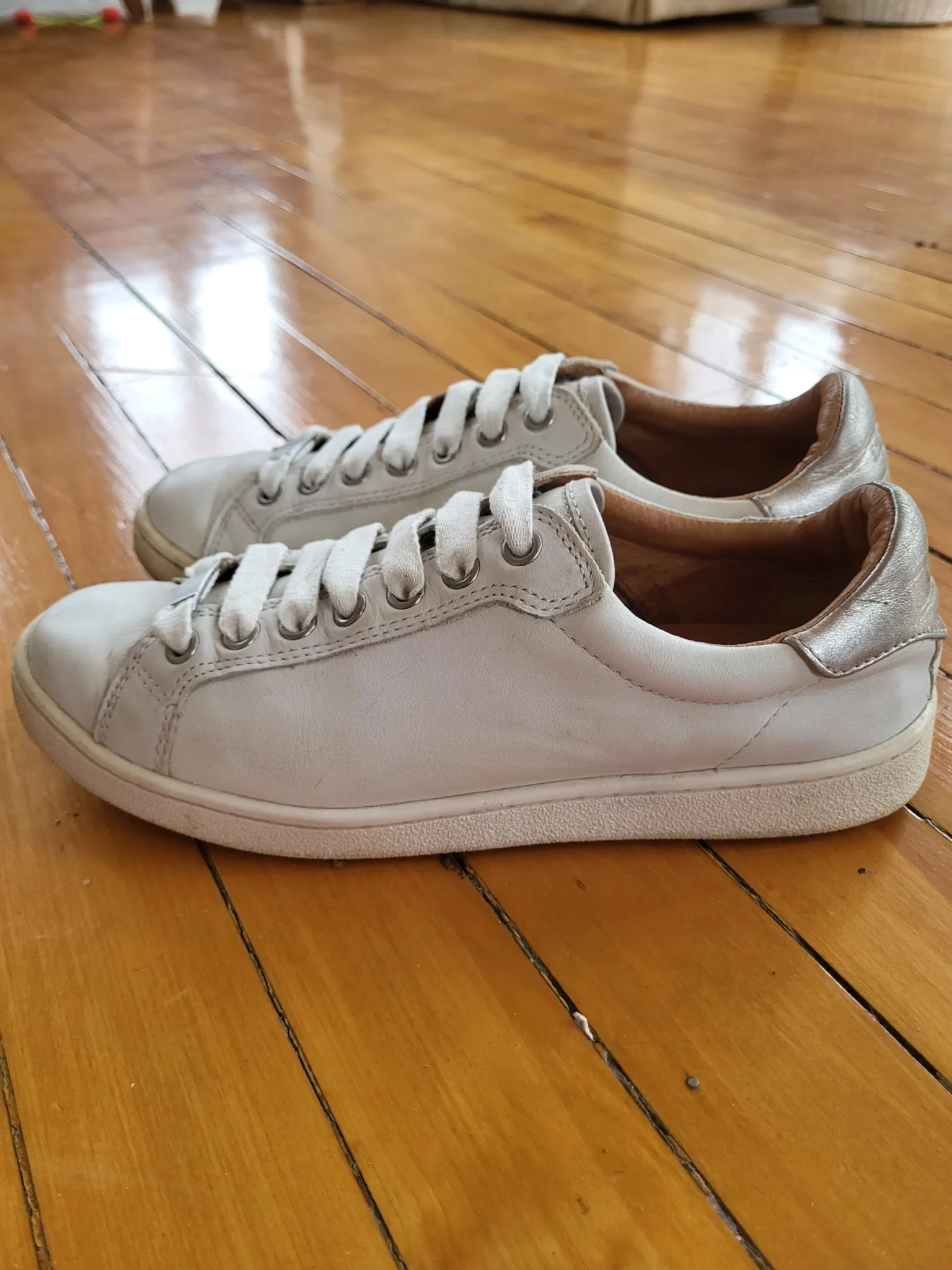 Image for UGG Milo White Leather Sneakers Low Top Women Size 7 Trainers 1019107