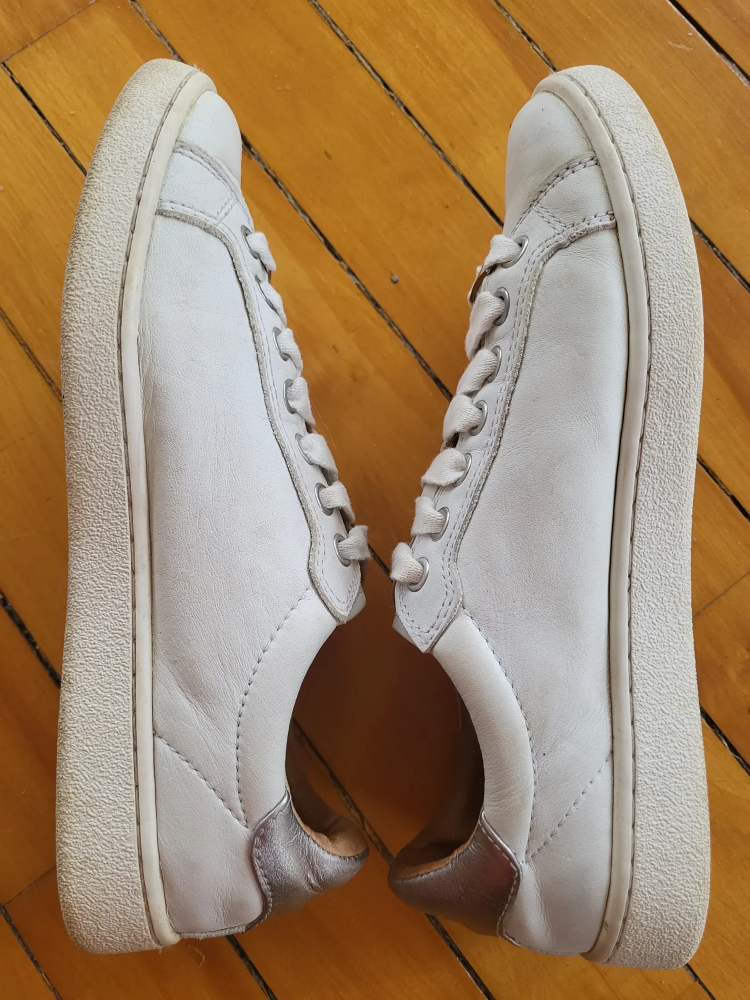 Image for UGG Milo White Leather Sneakers Low Top Women Size 7 Trainers 1019107