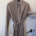 Featured thumbnail for Long cardigan avec poches et ceinture