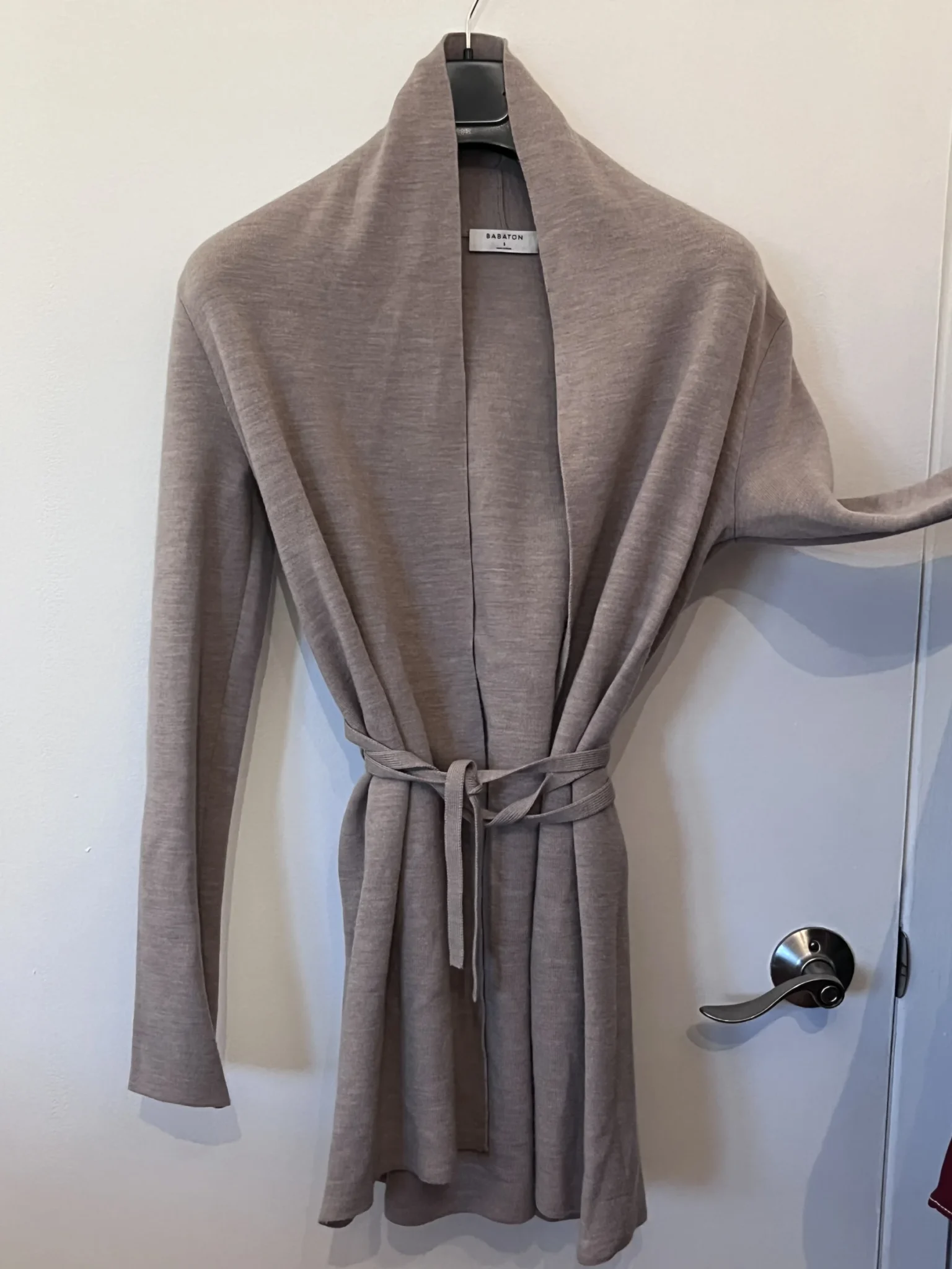 Featured image for Long cardigan avec poches et ceinture