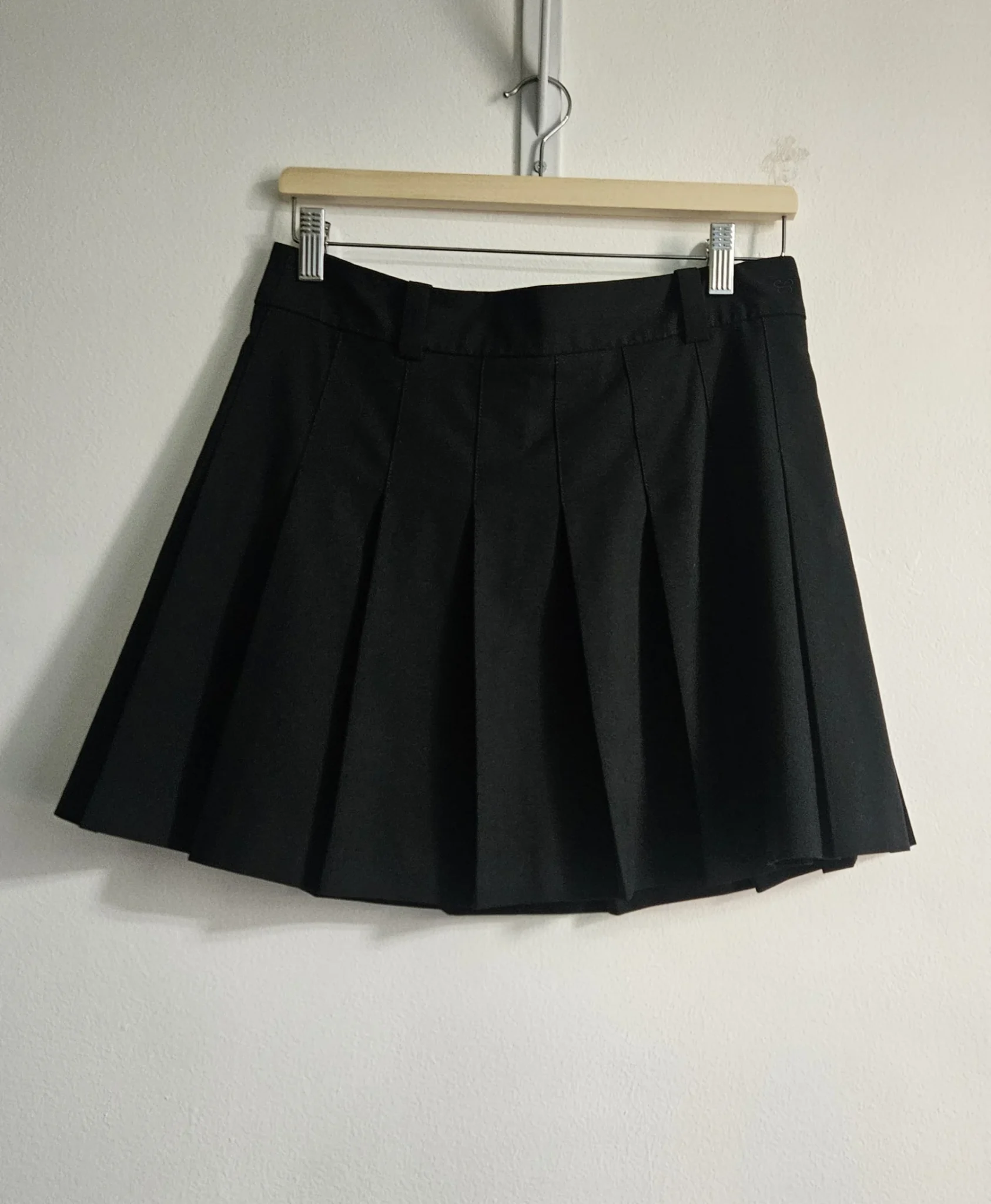 Image for 🌷Olive mini-skirt – Sunday Best (Aritzia)