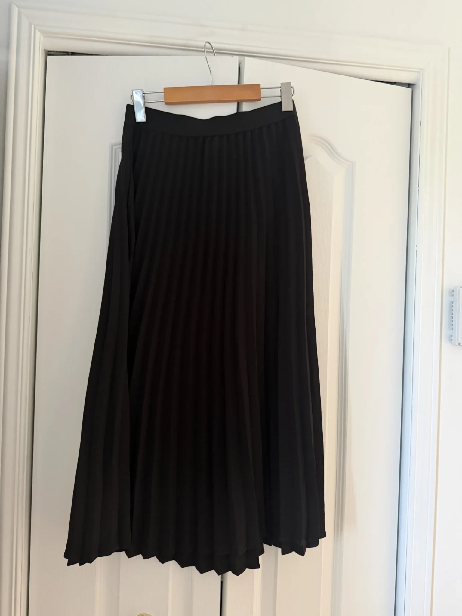 Featured image for Vero Moda black women’s midi skirt, medium