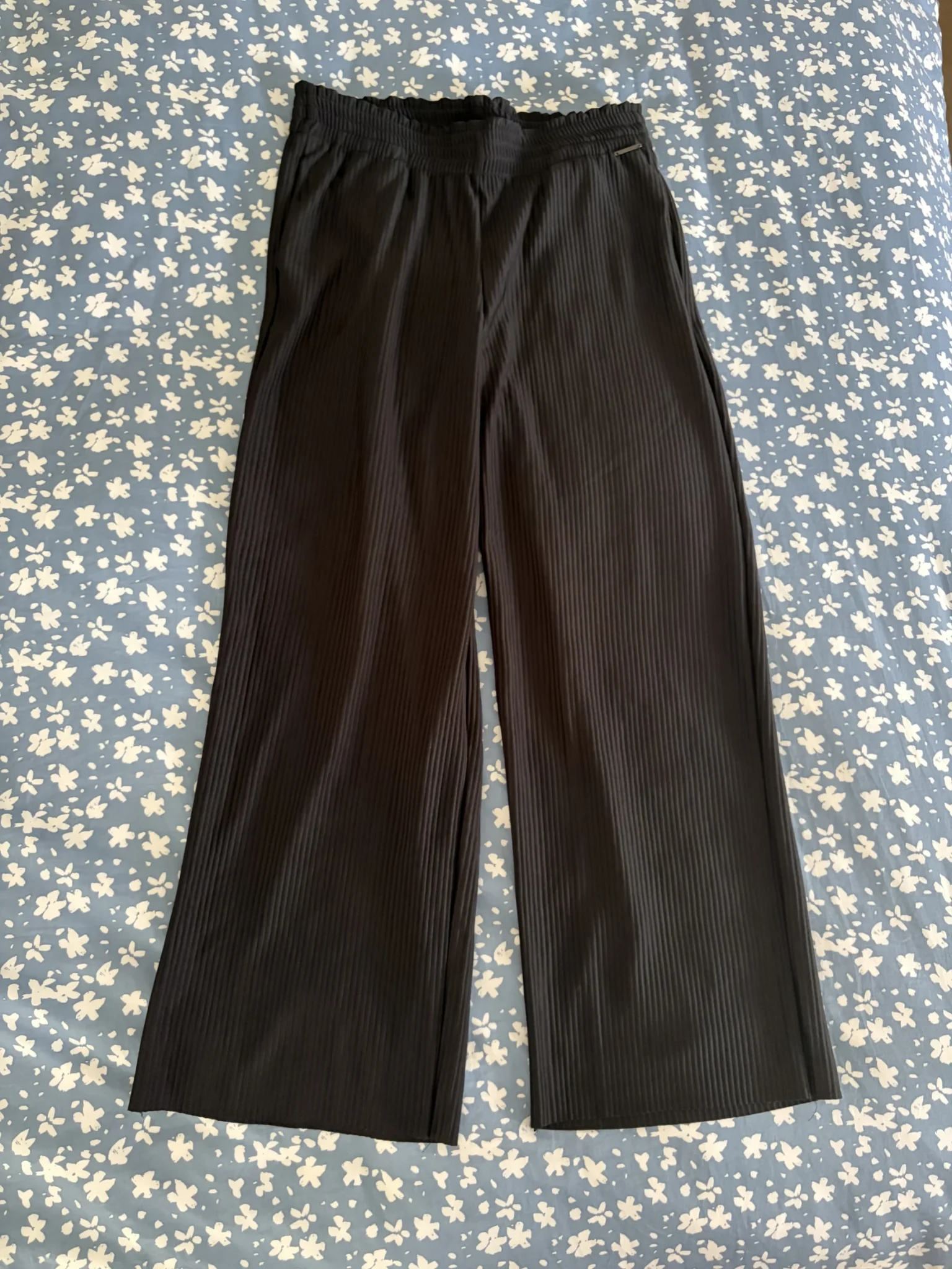 Featured image for Pleated-effect lounge trousers