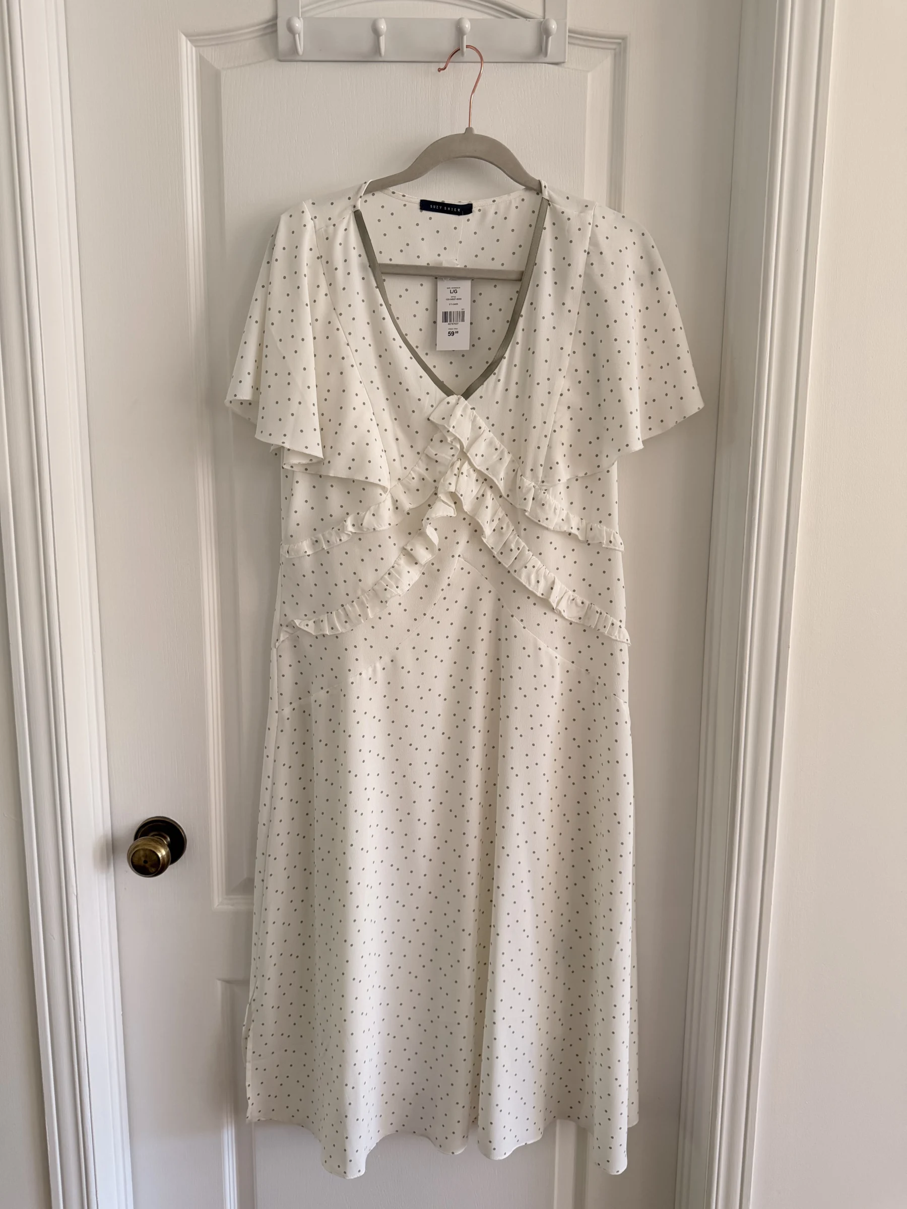 A beautiful, brand-new dress Suzy Shier seconde main