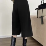Thumbnail for Women’s medium-length Bermuda-style shorts