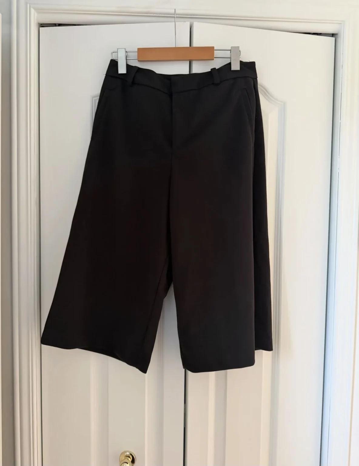 Image for Women’s medium-length Bermuda-style shorts