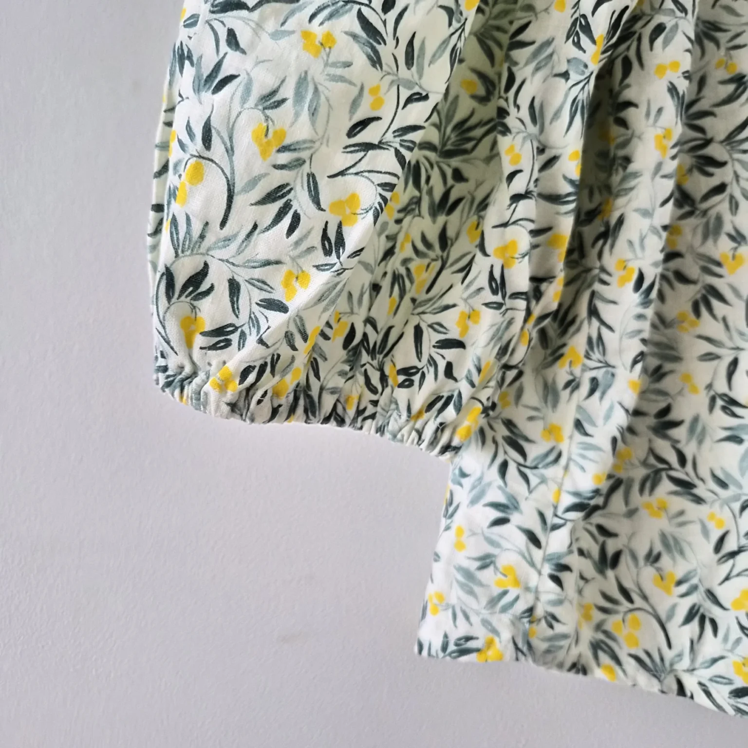 Image for Floral linen blouse with puffed sleeves