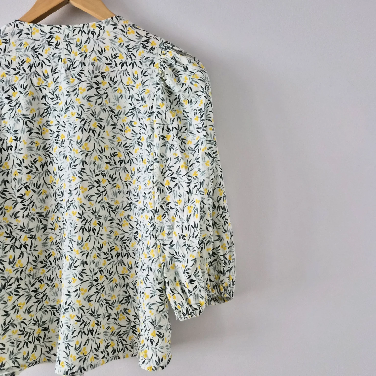 Image for Floral linen blouse with puffed sleeves