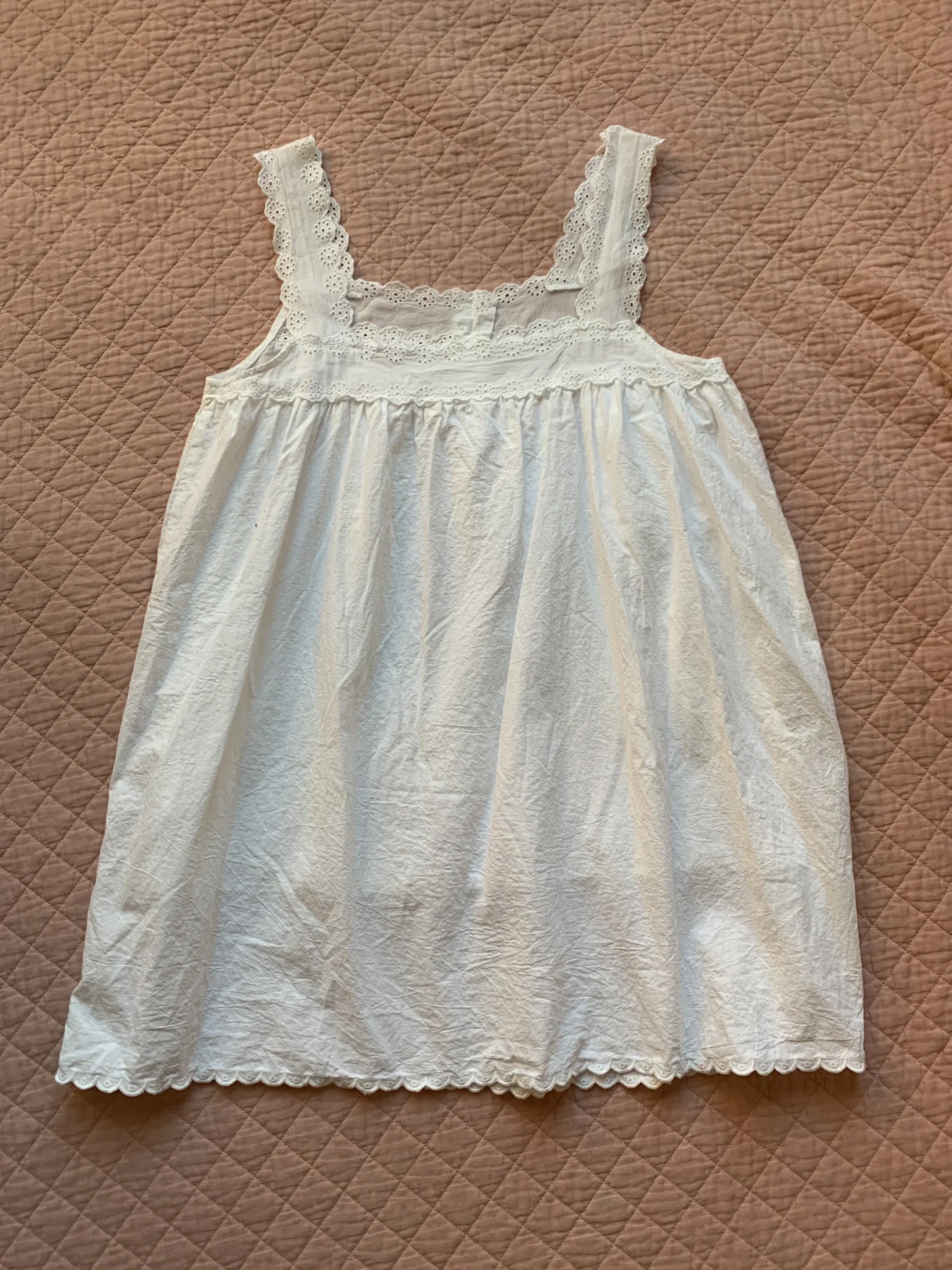 Image for THINGS BETWEEN – A flirty white babydoll dress with openwork lace and scalloped trim – G