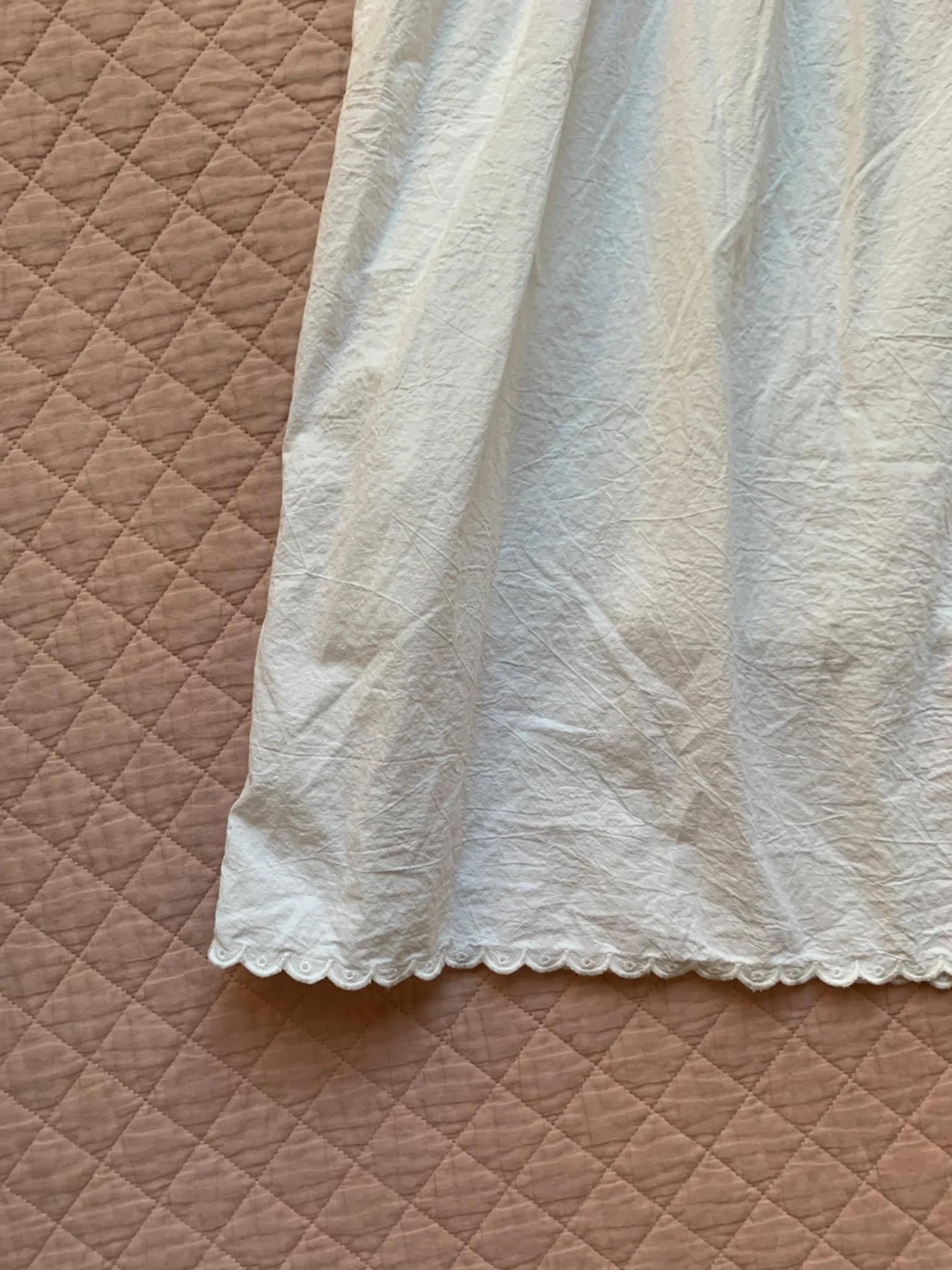 Image for THINGS BETWEEN – A flirty white babydoll dress with openwork lace and scalloped trim – G