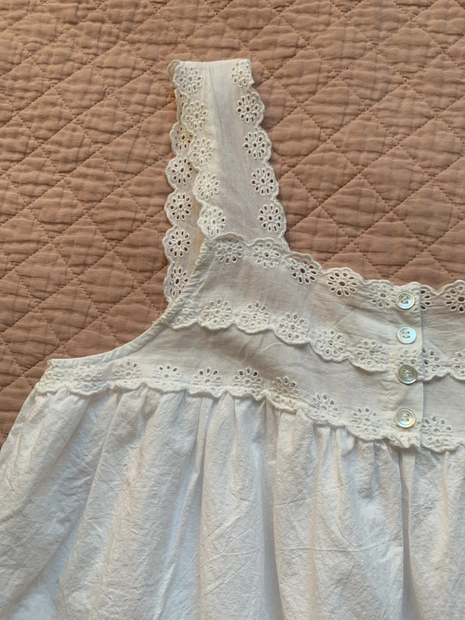 Image for THINGS BETWEEN – A flirty white babydoll dress with openwork lace and scalloped trim – G