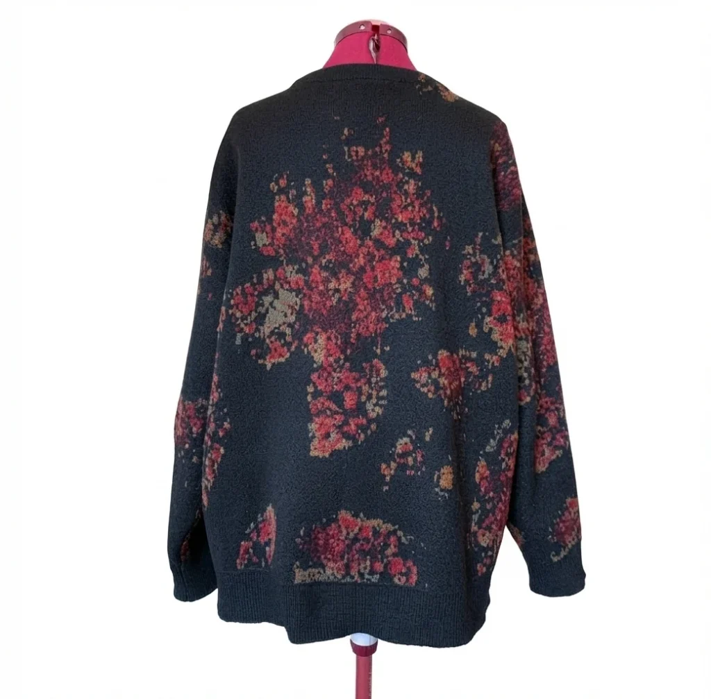 Image for INSIGHT – Australia – Oversized chunky-knit cardigan/jumper with a floral pattern – M