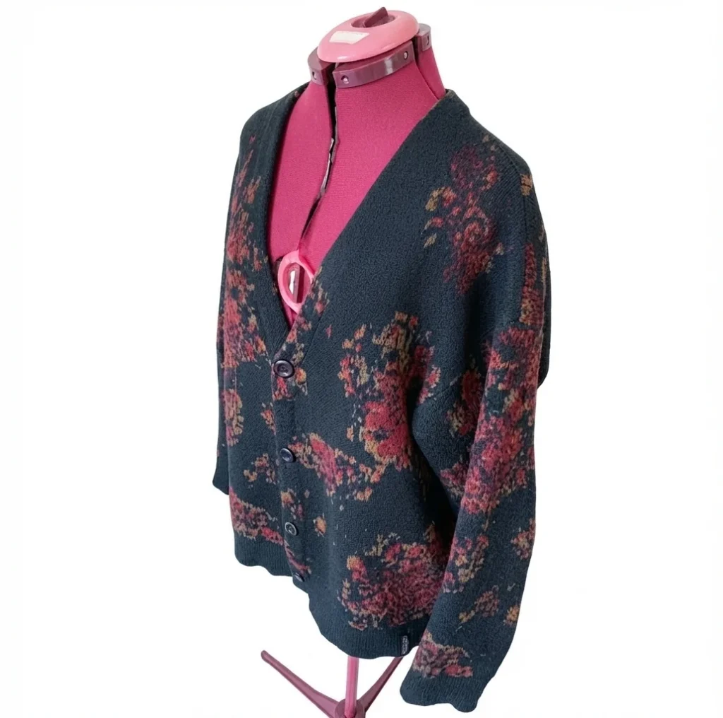 Image for INSIGHT – Australia – Oversized chunky-knit cardigan/jumper with a floral pattern – M