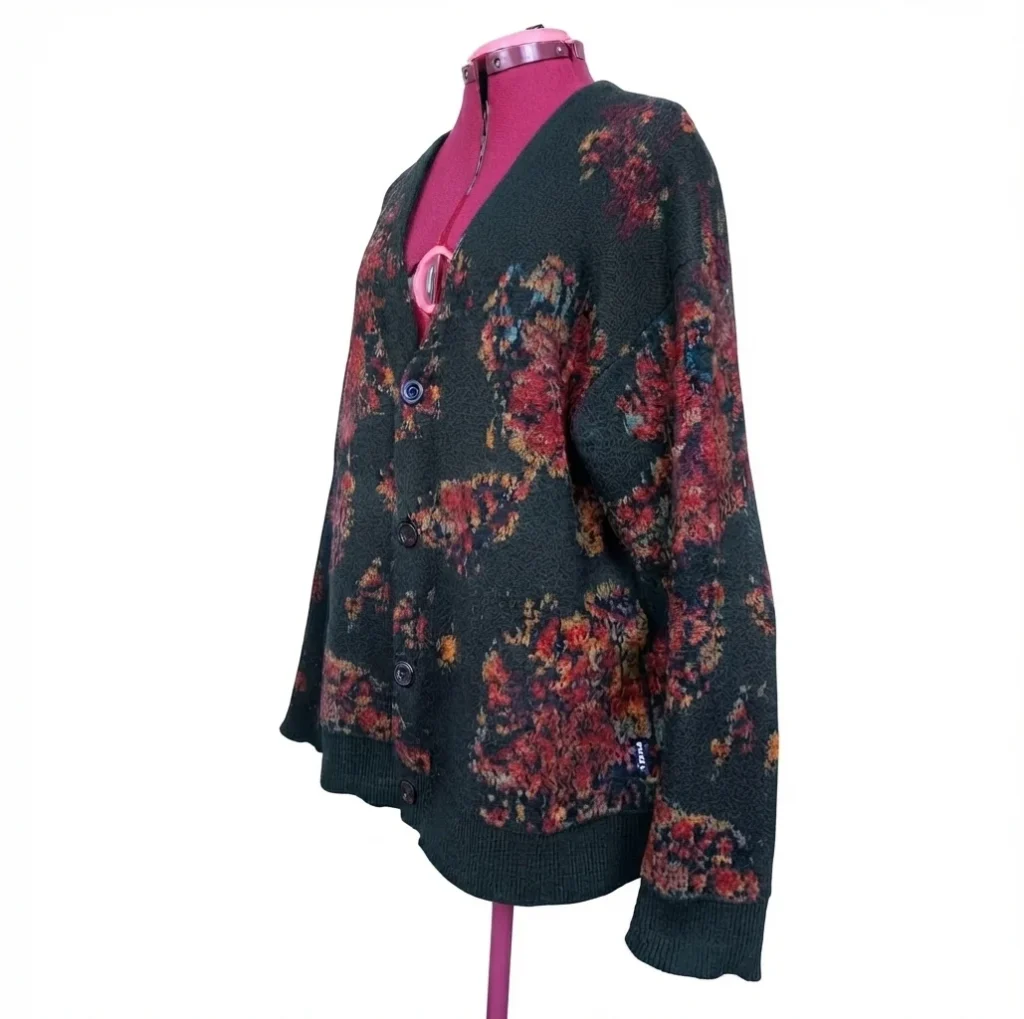 Image for INSIGHT – Australia – Oversized chunky-knit cardigan/jumper with a floral pattern – M