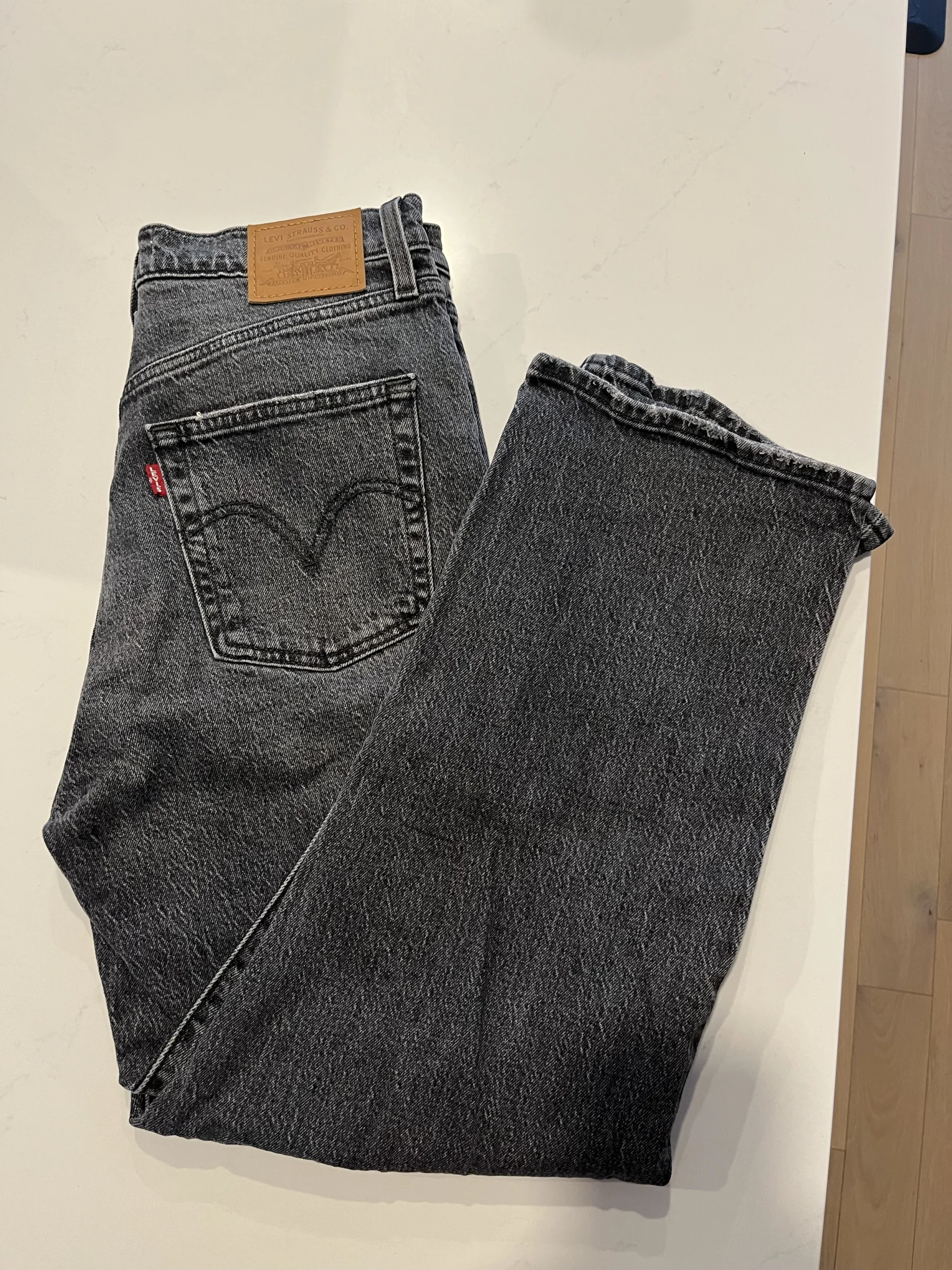 Levi's Premium Ribcage Straight Ankle Jeans – Dark grey wash Levis seconde main