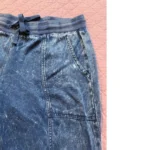 Thumbnail for RVCA – Roundhouse joggers in acid-washed slate blue with a denim-effect finish and drawstring – M