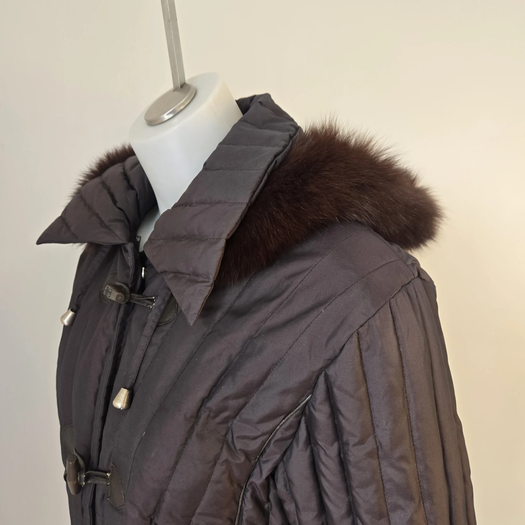 A beautiful down coat with a detachable hood *Other seconde main