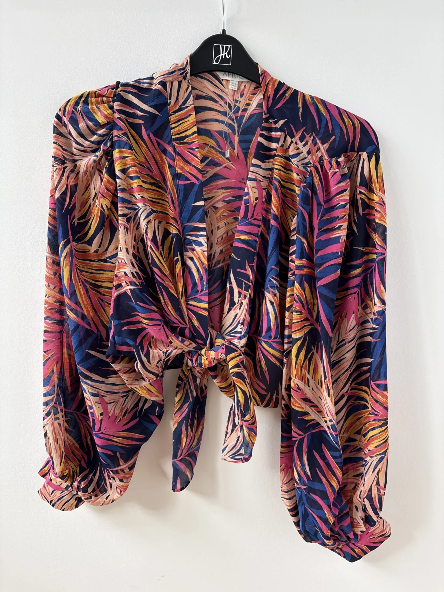 Featured image for Cropped blouse