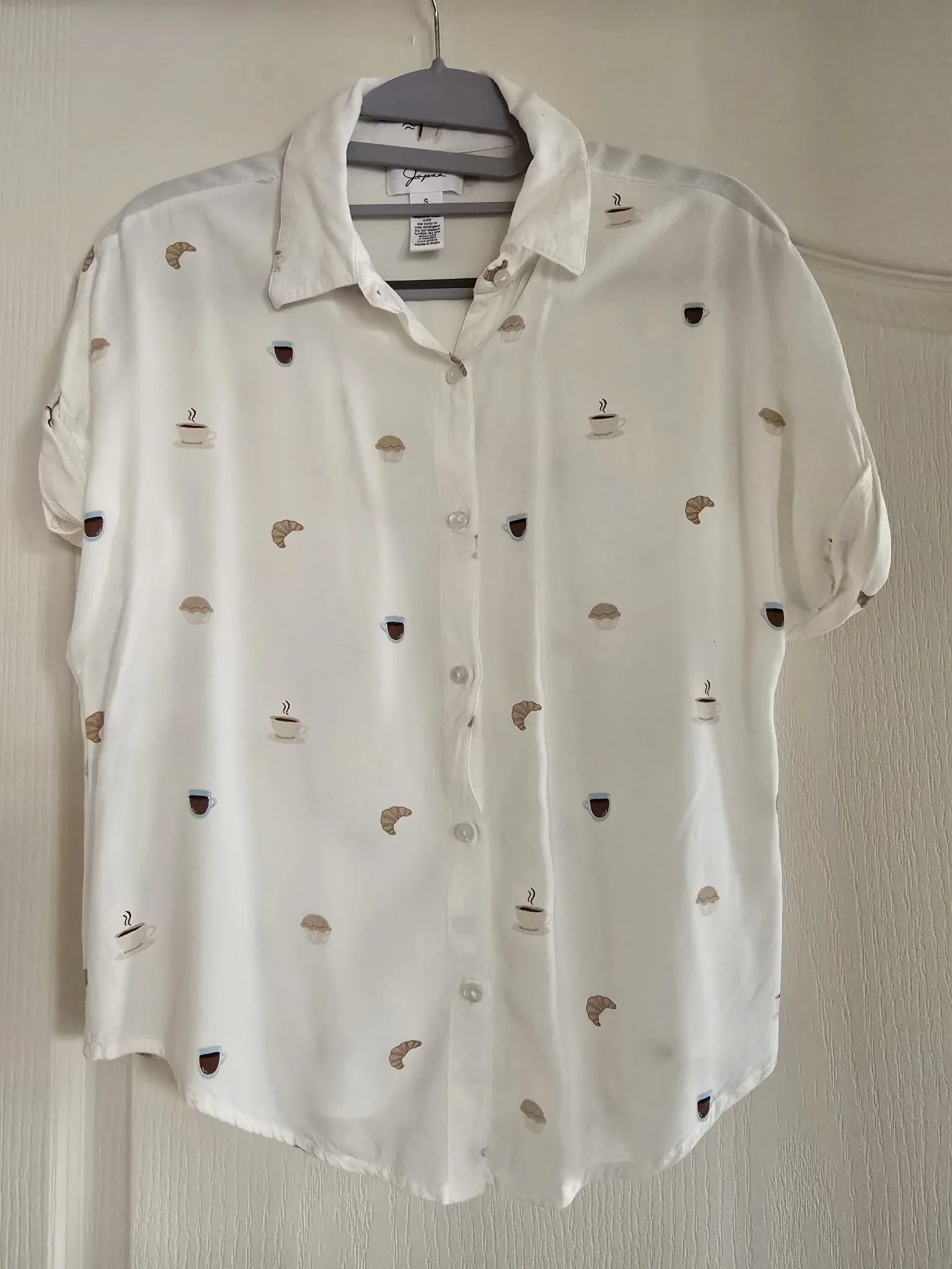 Featured image for Lightweight short-sleeved blouse