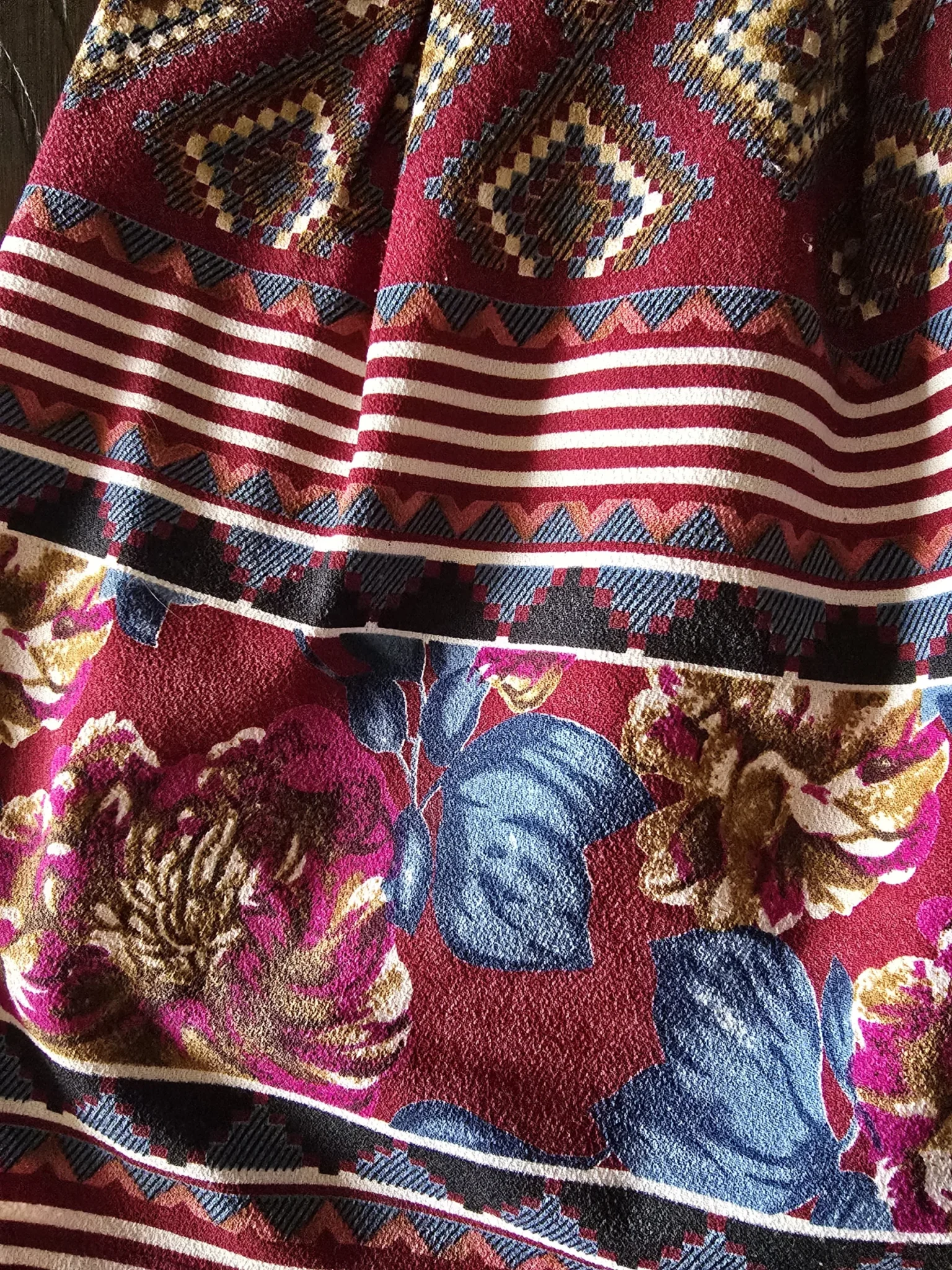 Image for Flared skirt with a floral pattern