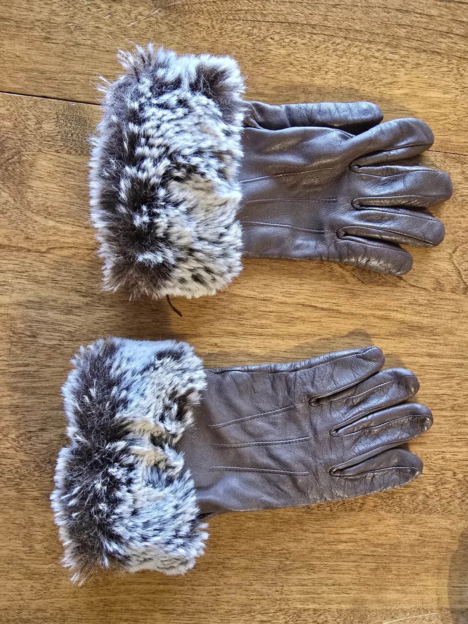 Image for Brown leather gloves